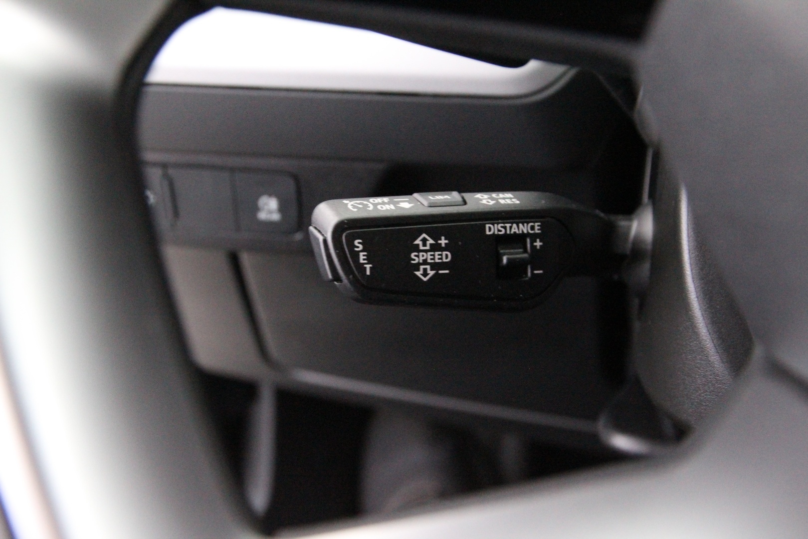 AUDI Q4 e-tron 2022