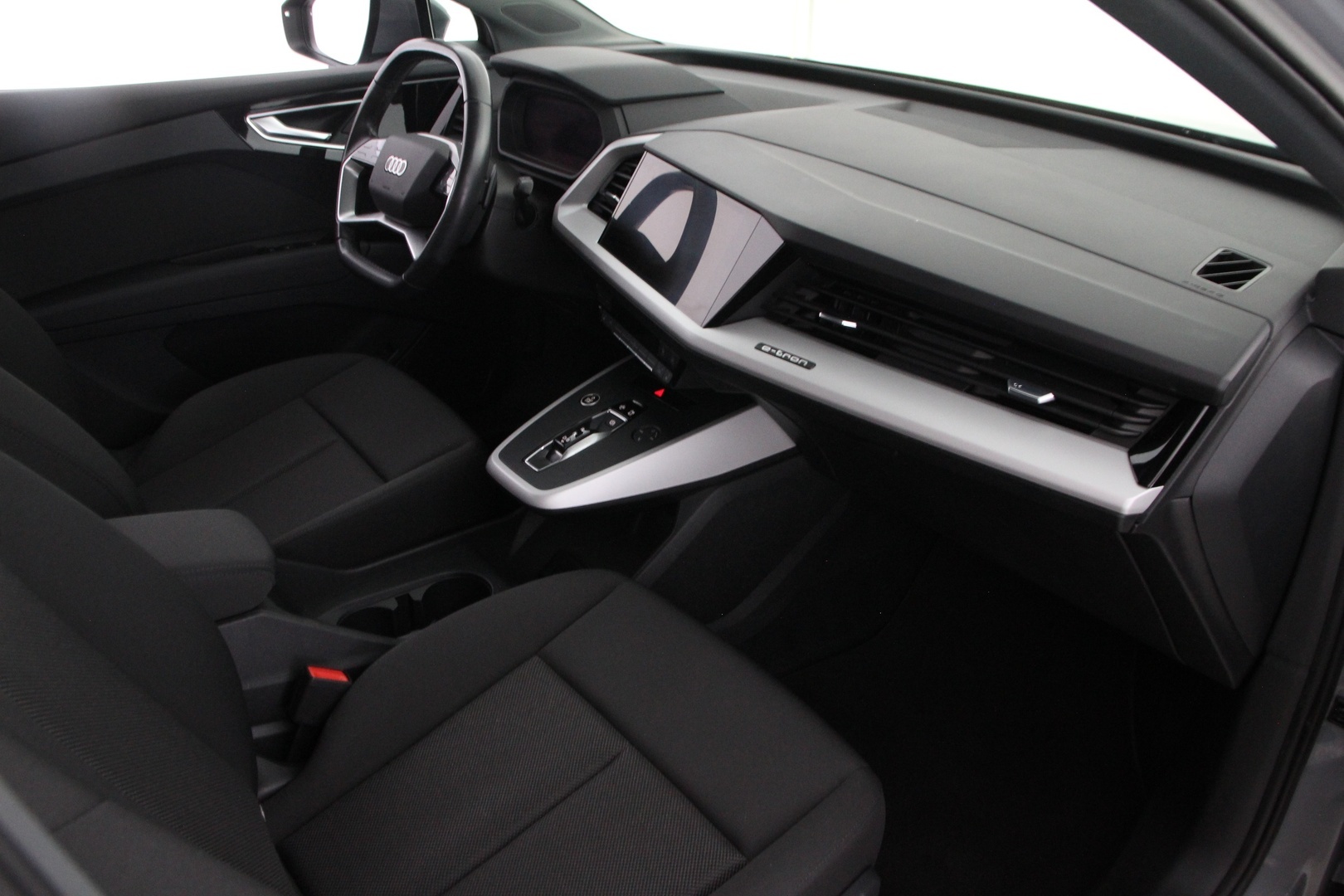 AUDI Q4 e-tron 2022