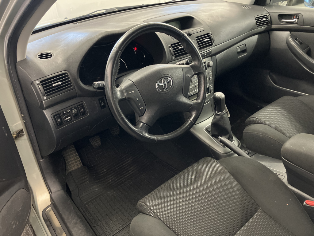 TOYOTA Avensis 2004