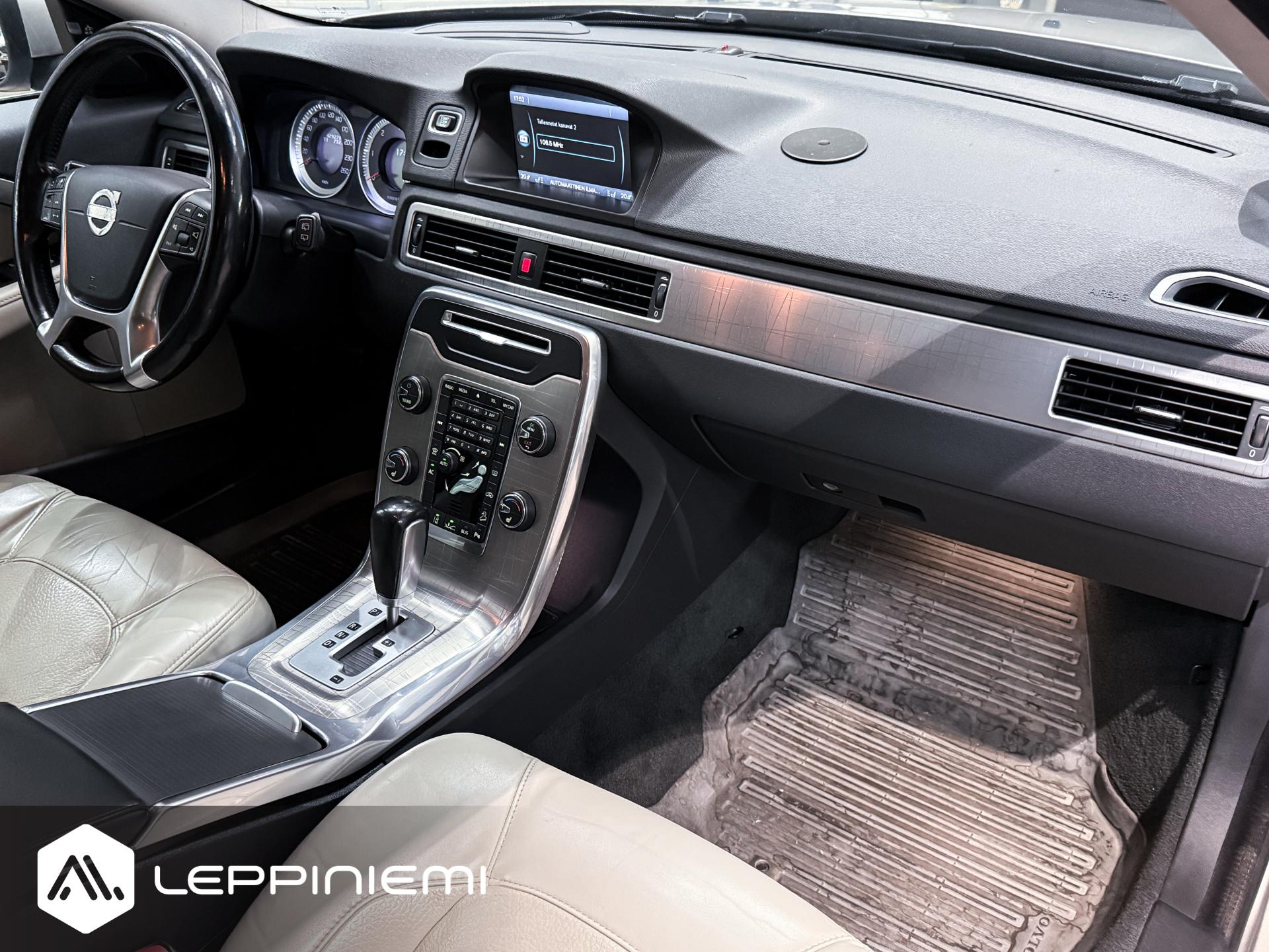 VOLVO XC70 2012