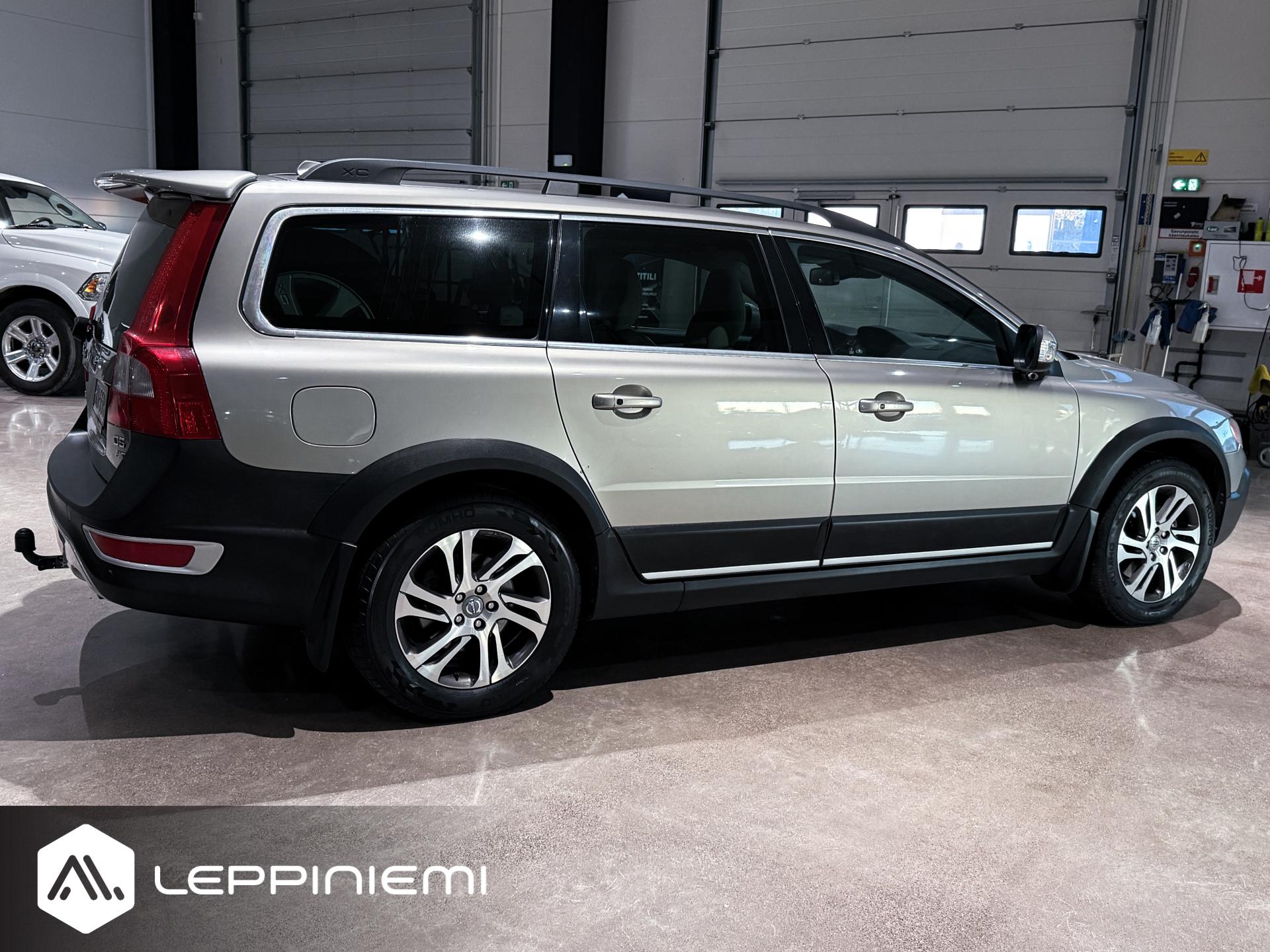 VOLVO XC70 2012