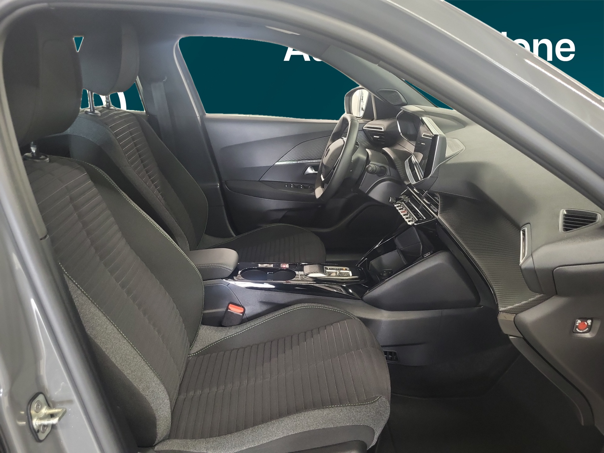 PEUGEOT e-2008 2023