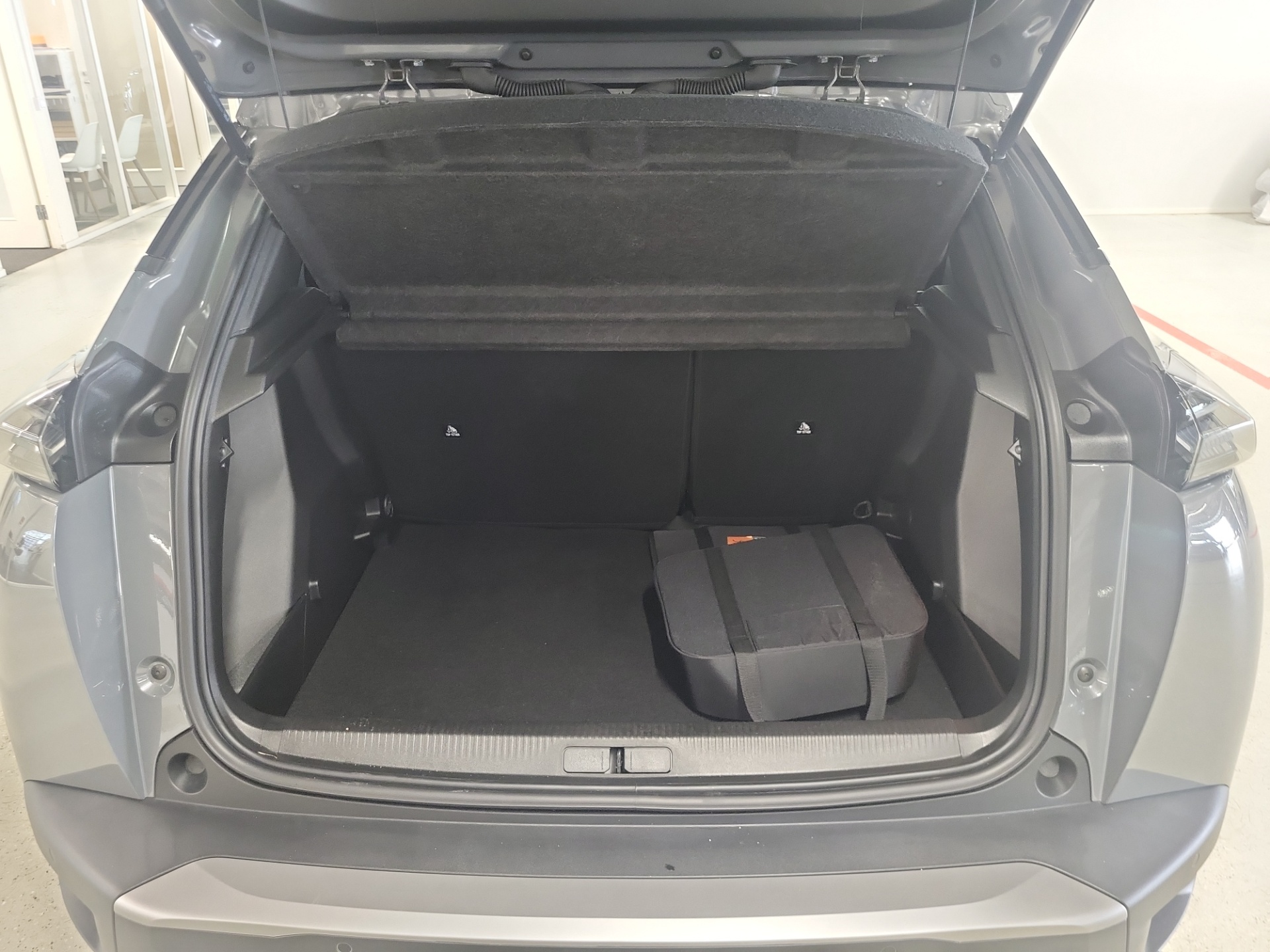 PEUGEOT e-2008 2023