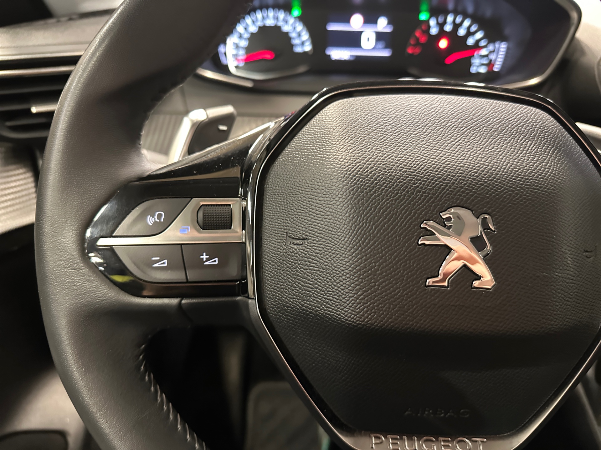 PEUGEOT 208 2022