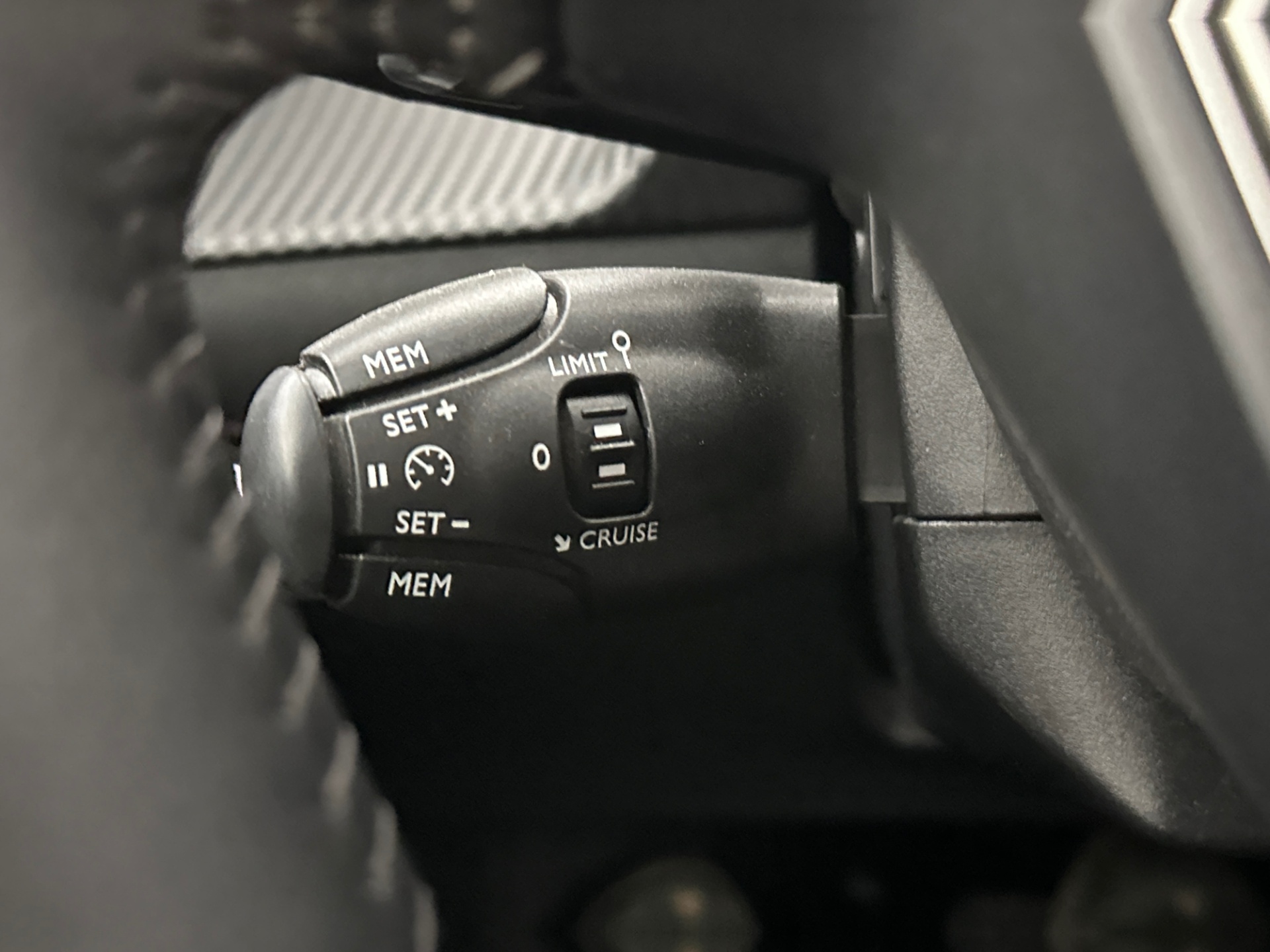 PEUGEOT 208 2022
