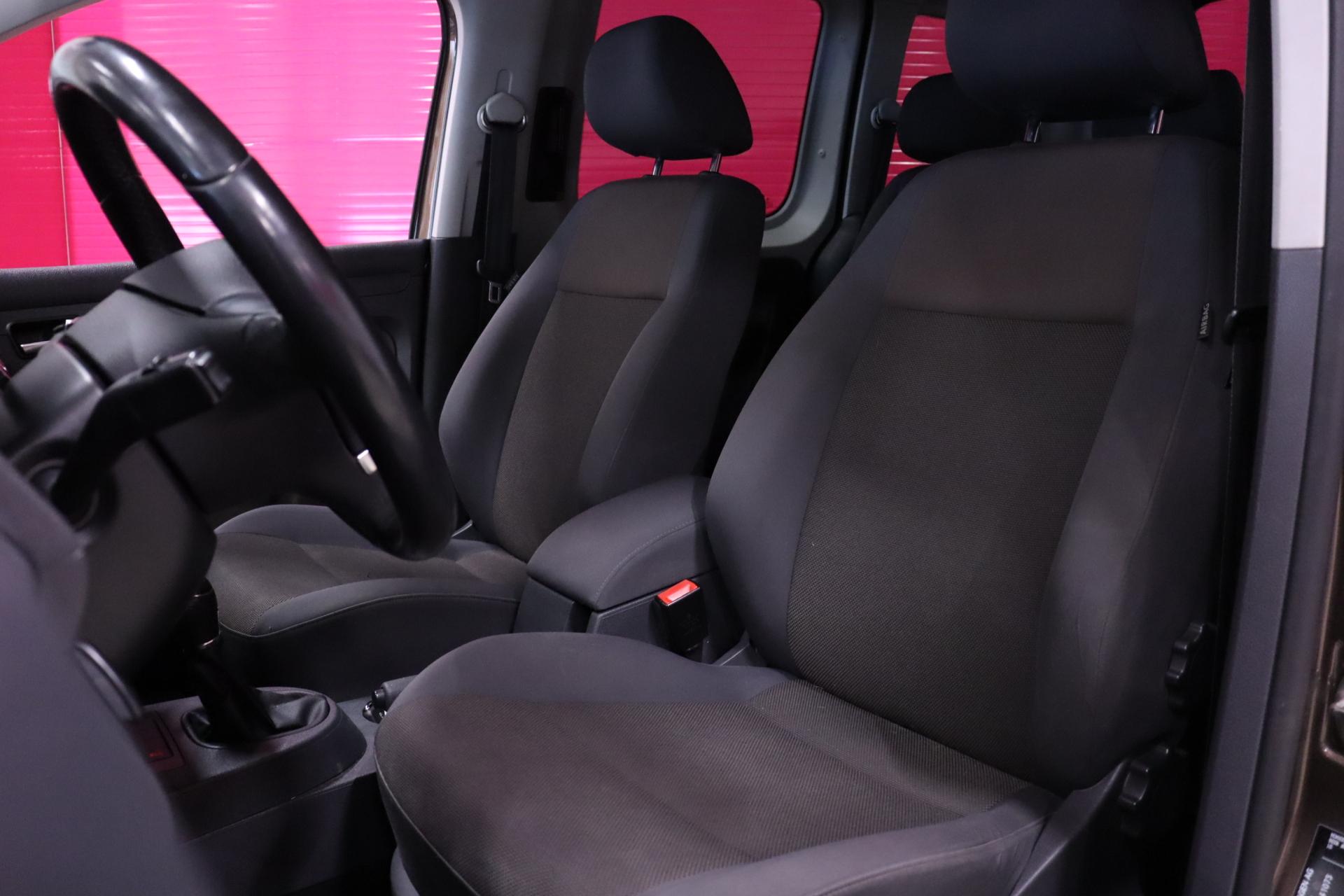 VOLKSWAGEN Caddy 2014