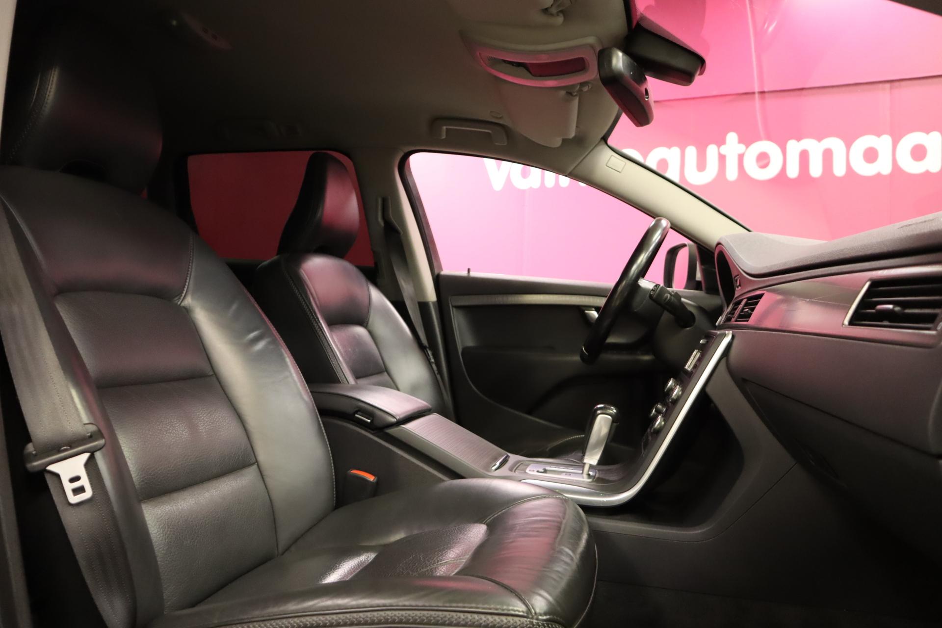 VOLVO XC70 2010