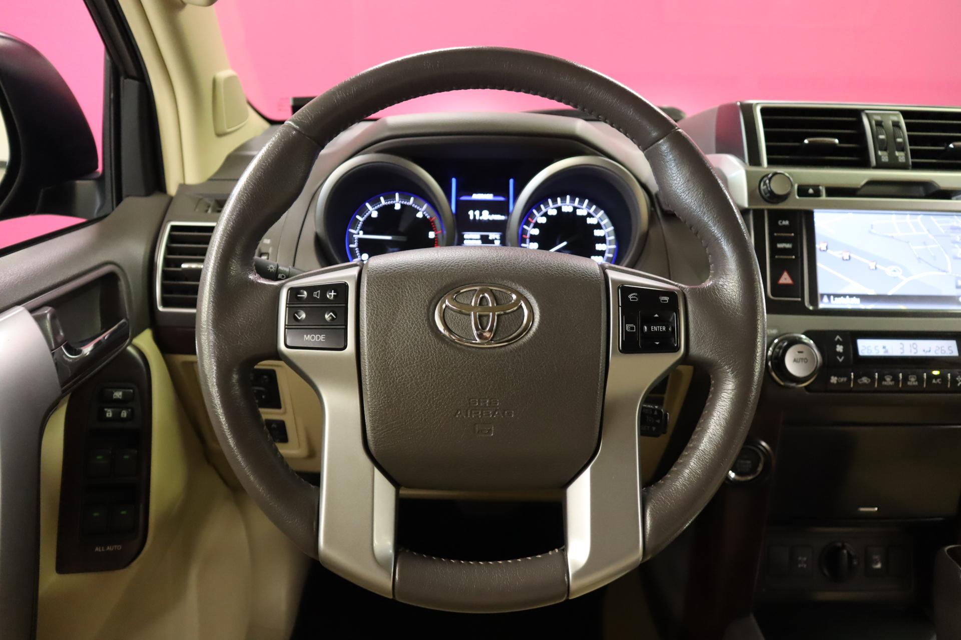 TOYOTA Land Cruiser 2014