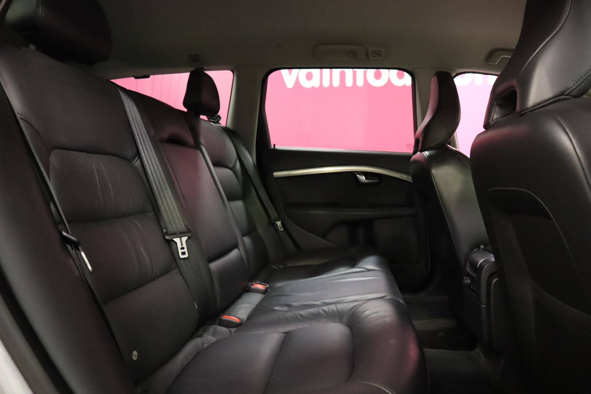 VOLVO V70 2011