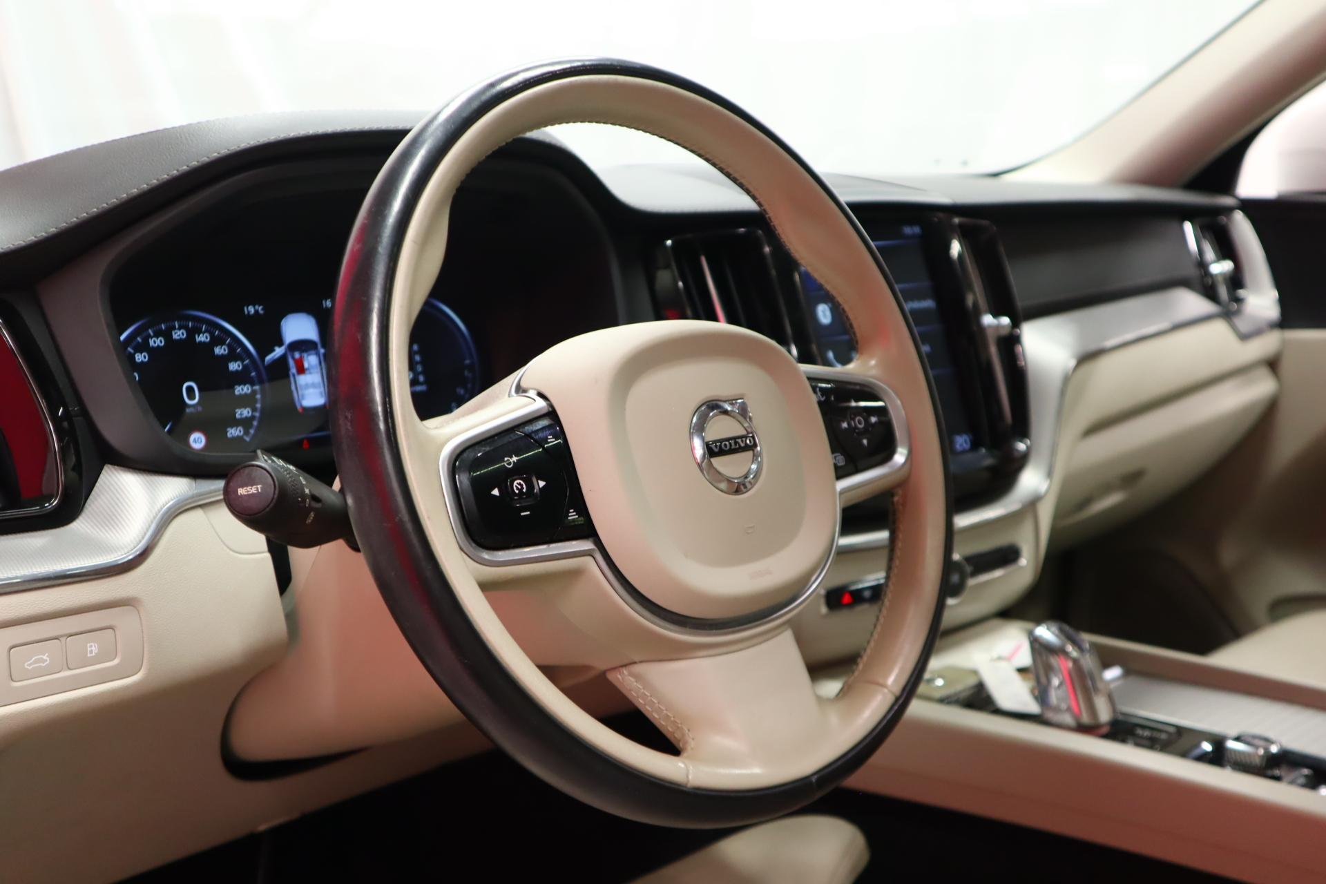 VOLVO XC60 2018