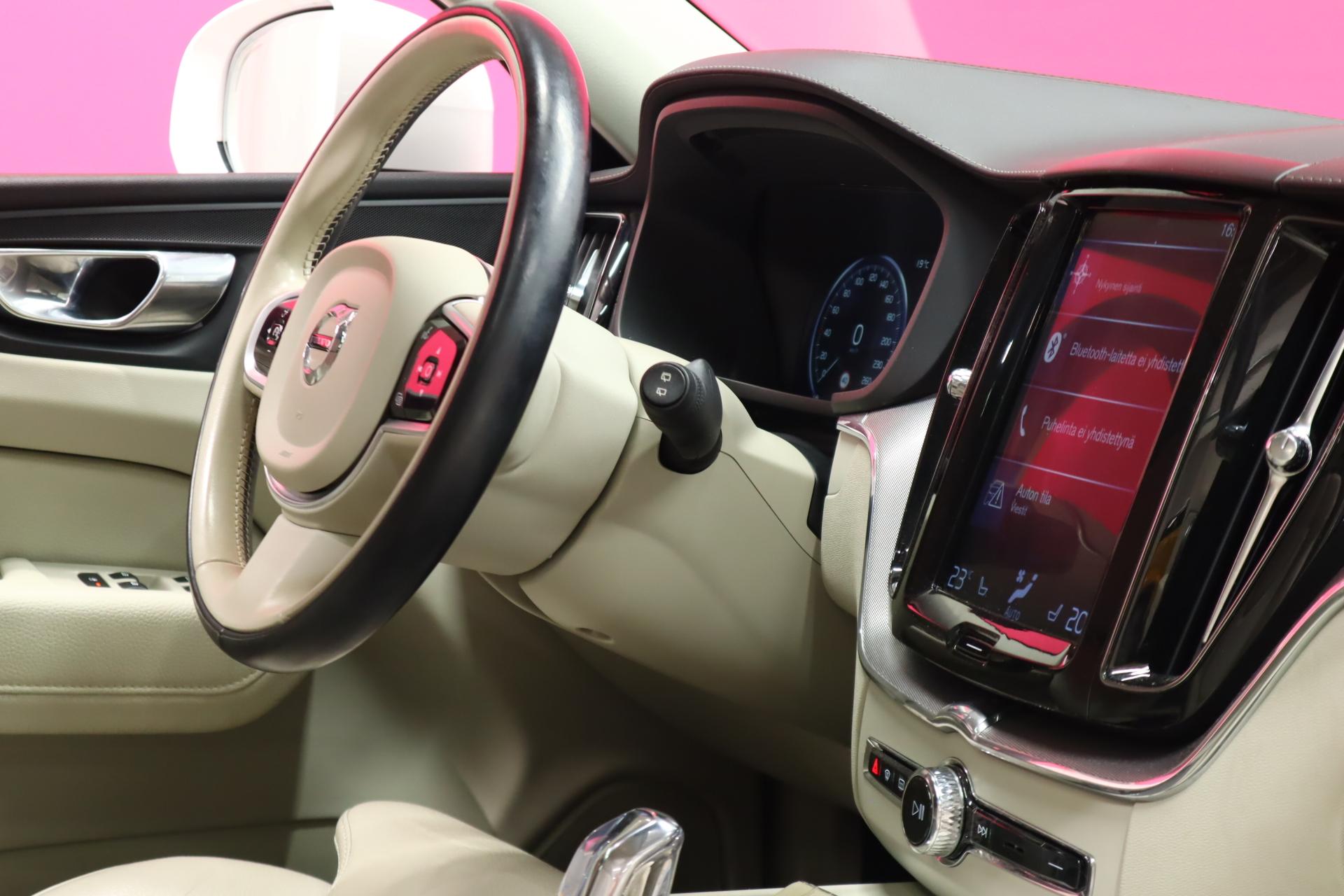 VOLVO XC60 2018