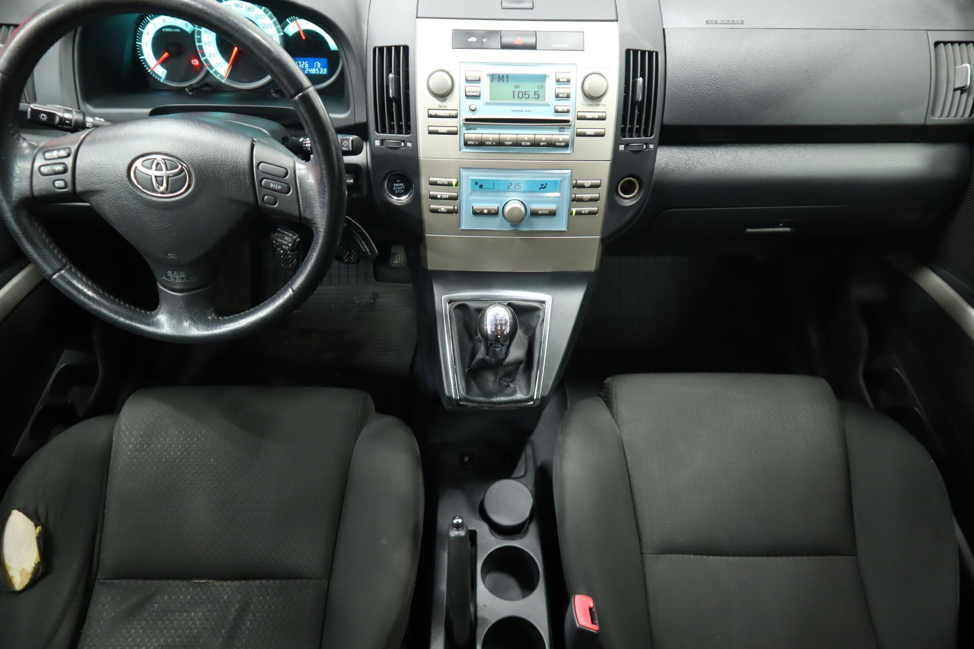 TOYOTA Corolla Verso 2004