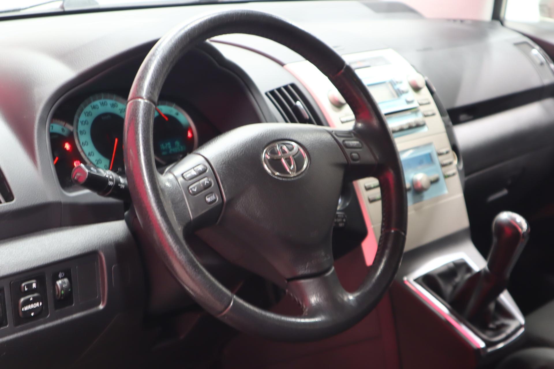 TOYOTA Corolla Verso 2004