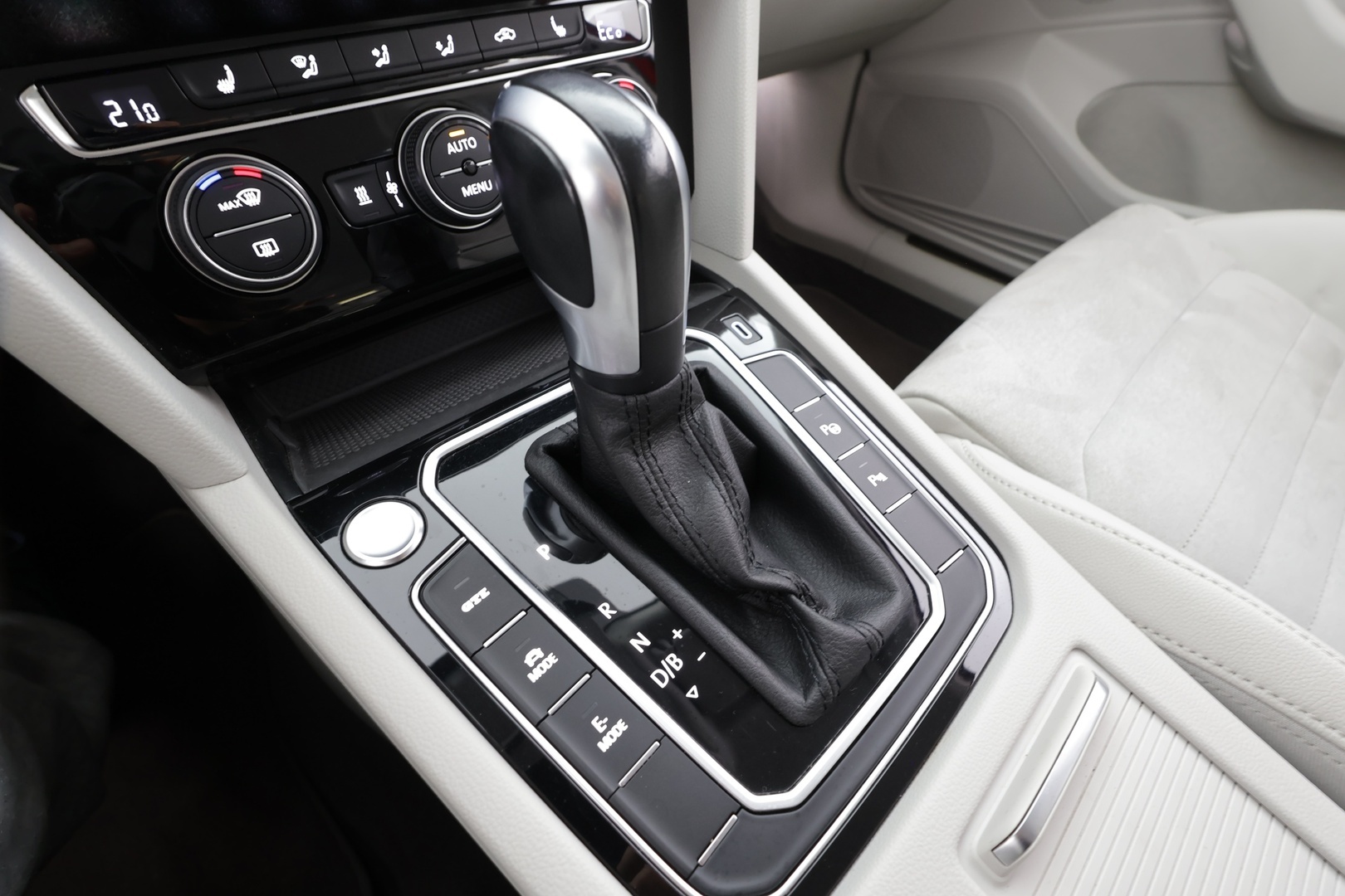 VOLKSWAGEN Passat 2020