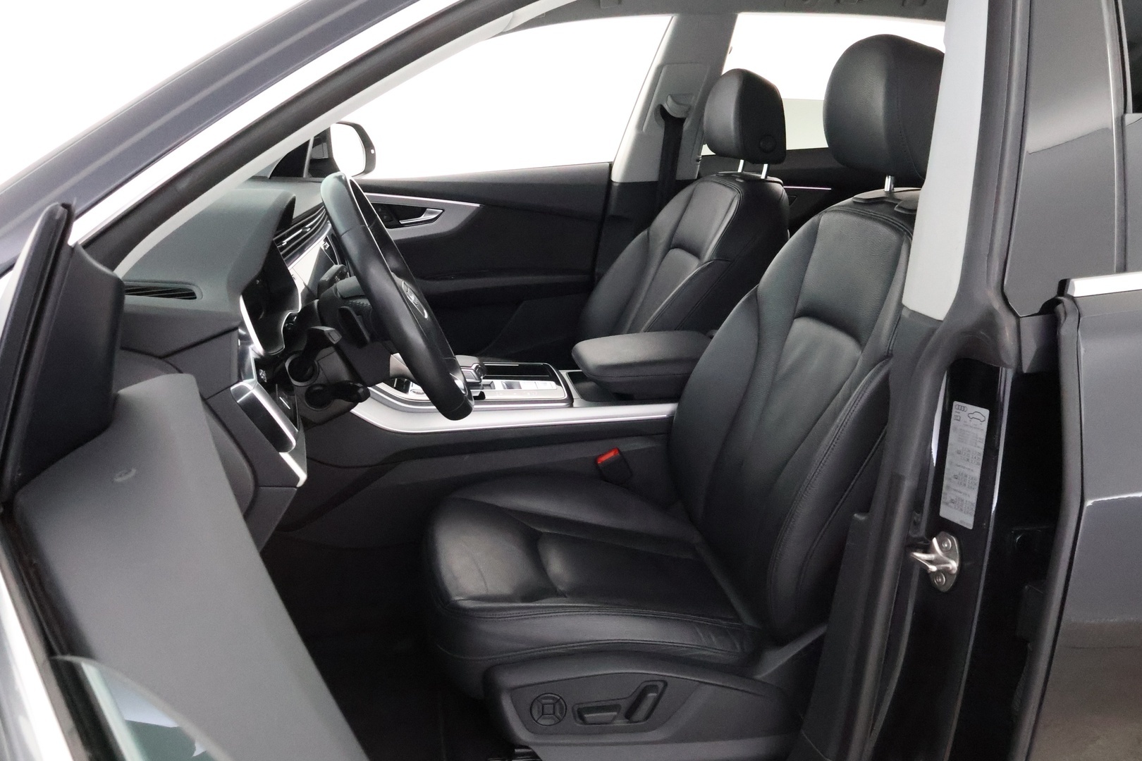 AUDI Q8 2021