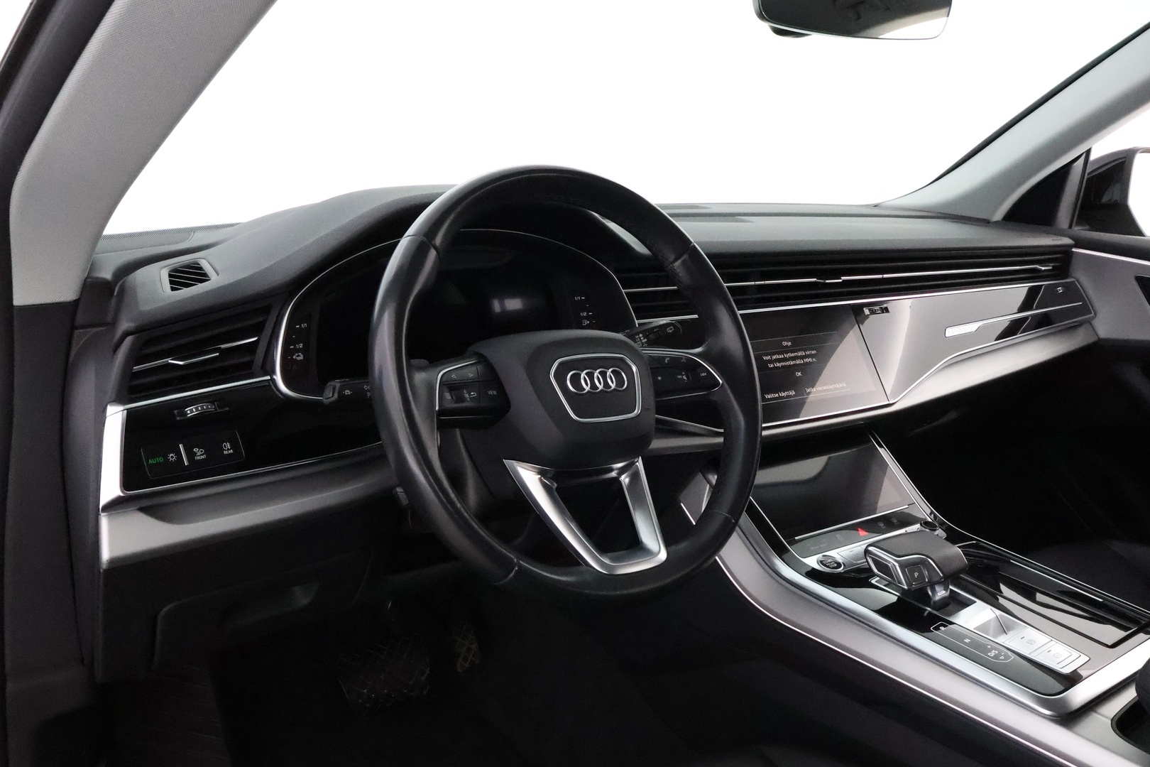 AUDI Q8 2021