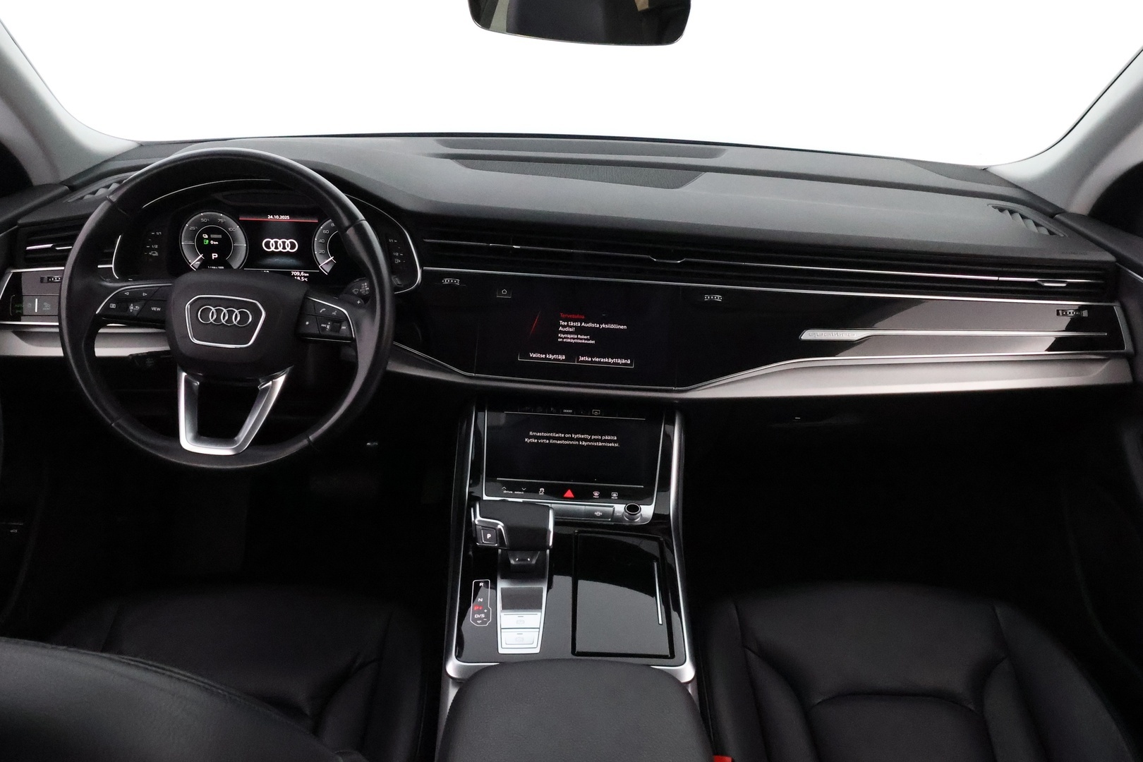 AUDI Q8 2021