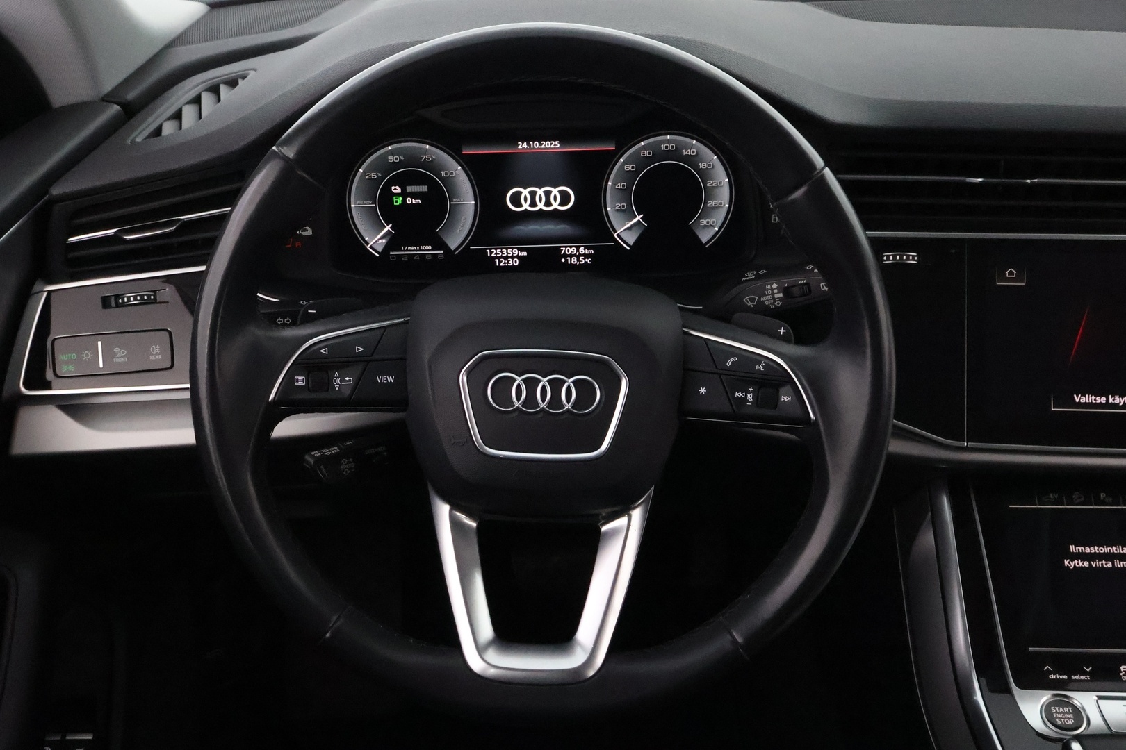 AUDI Q8 2021