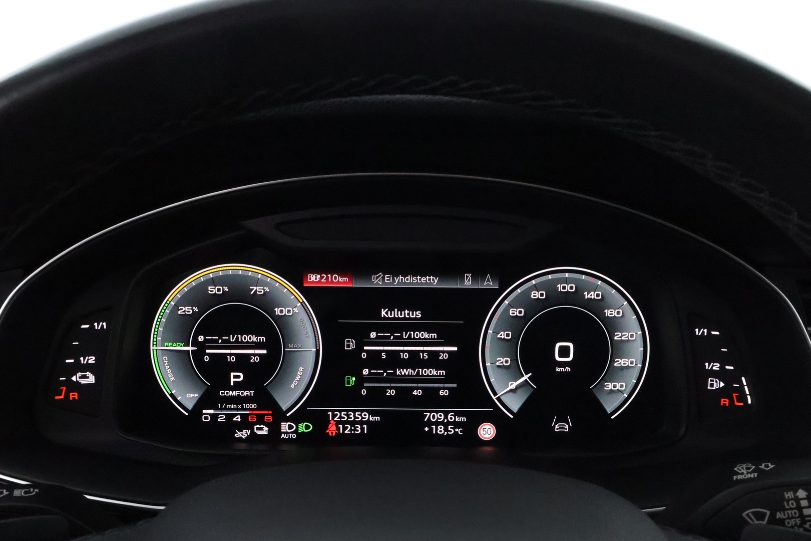 AUDI Q8 2021