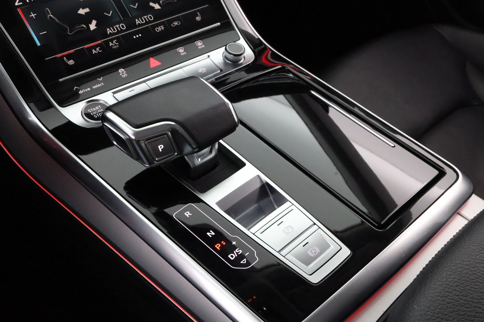 AUDI Q8 2021