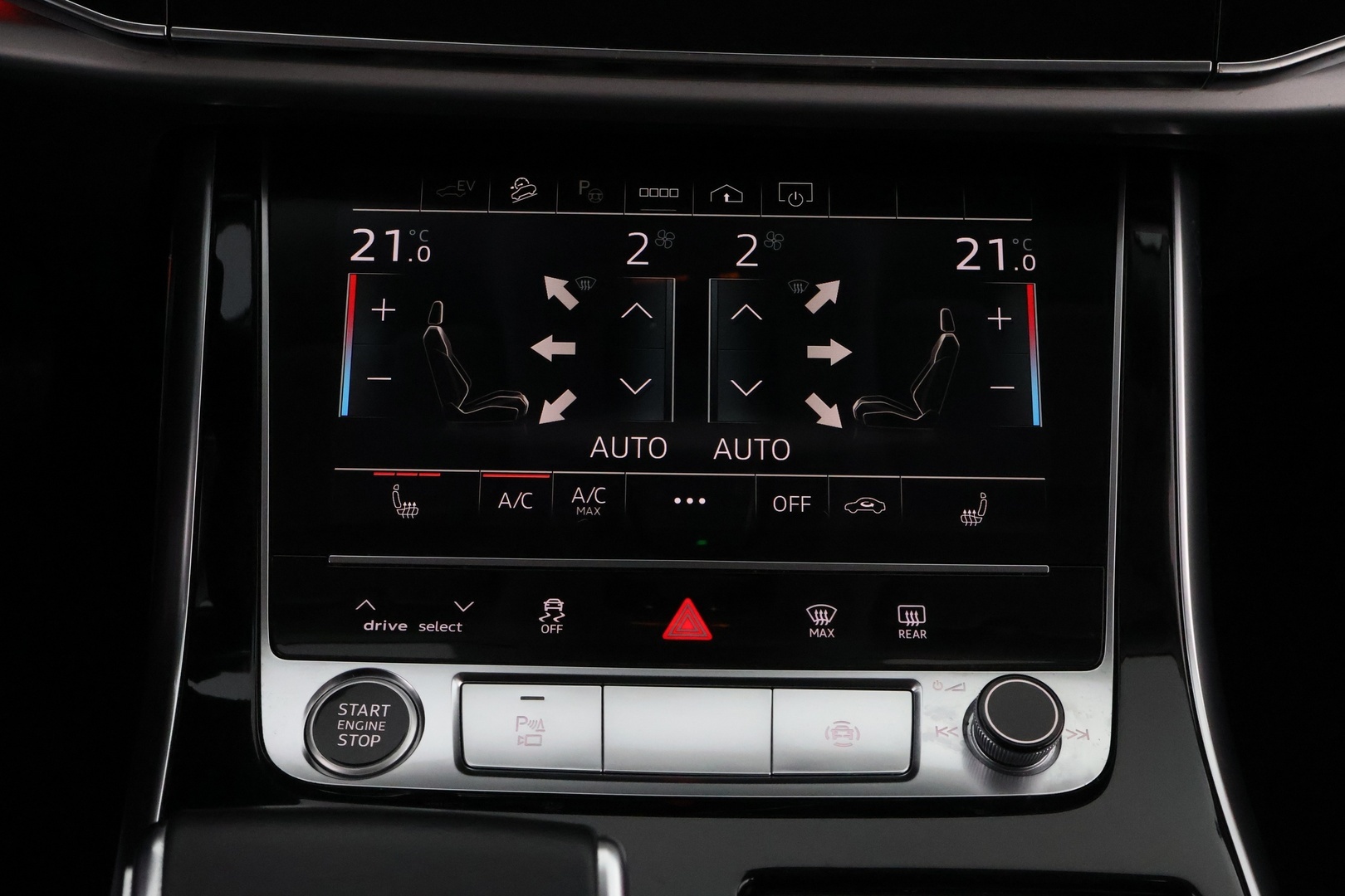 AUDI Q8 2021