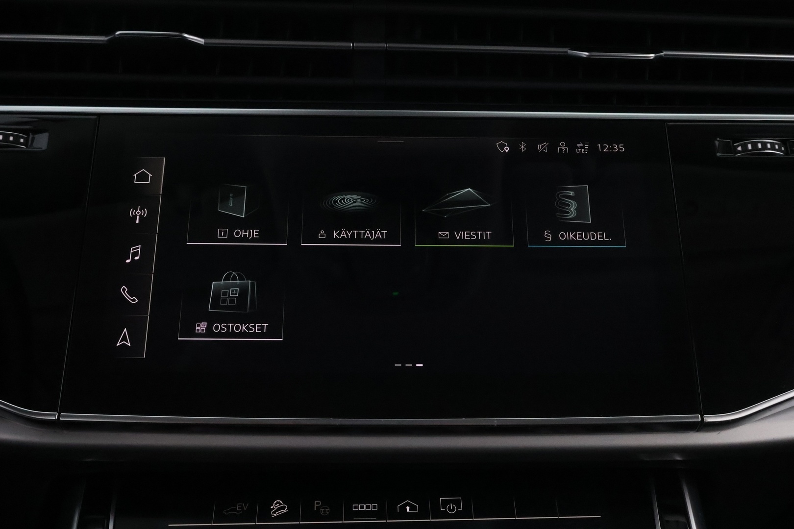 AUDI Q8 2021