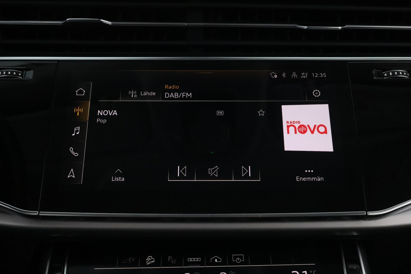 AUDI Q8 2021