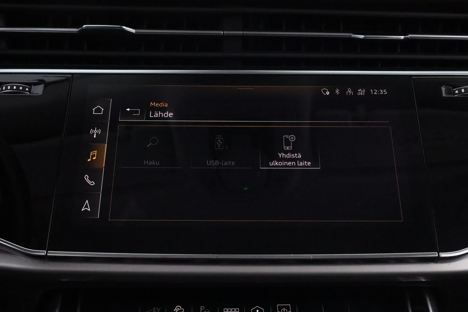 AUDI Q8 2021