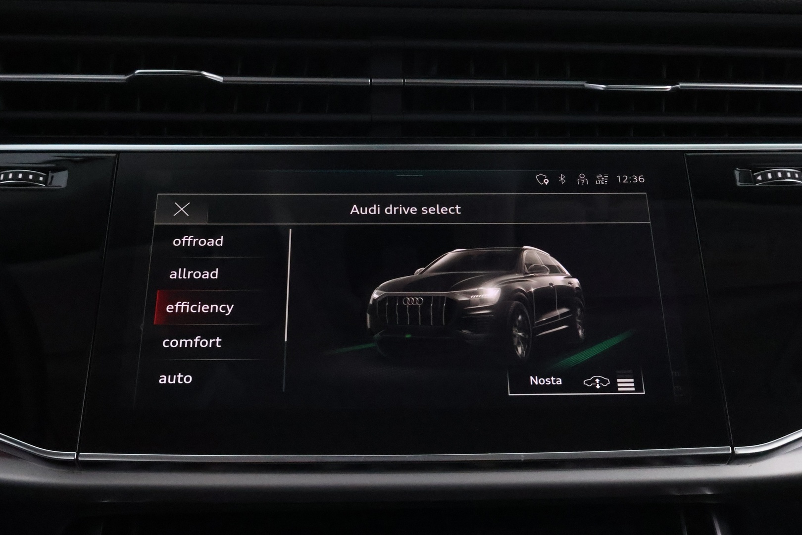 AUDI Q8 2021