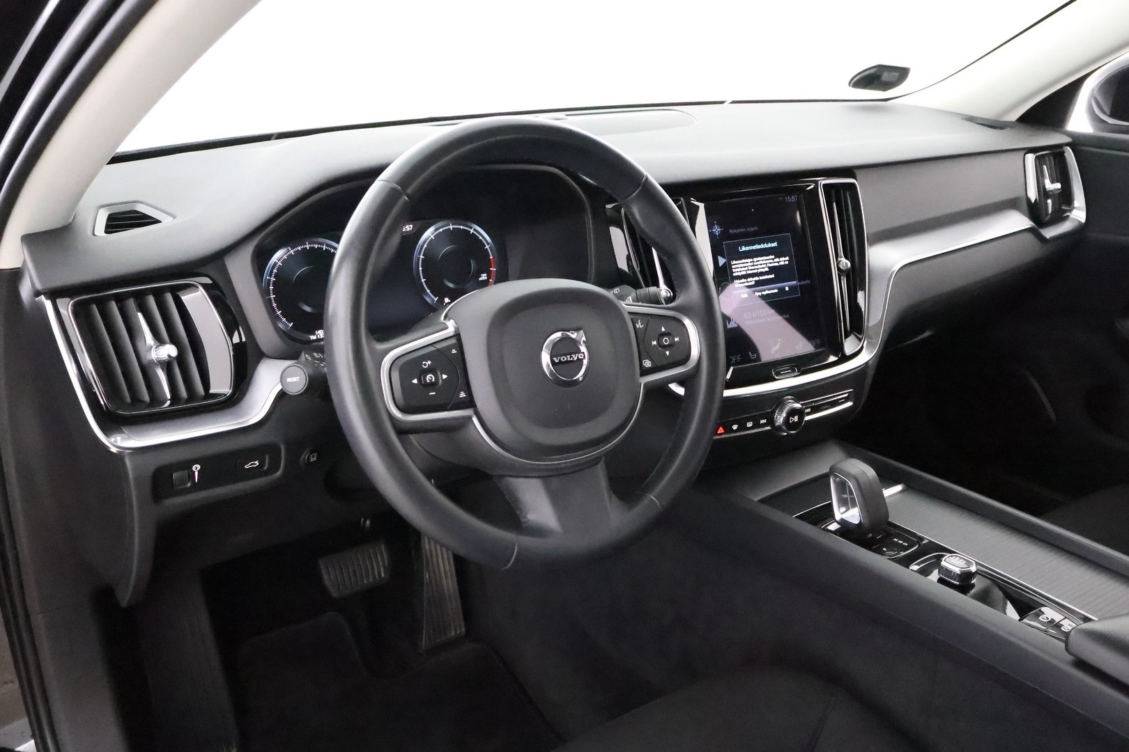 VOLVO V60 2022