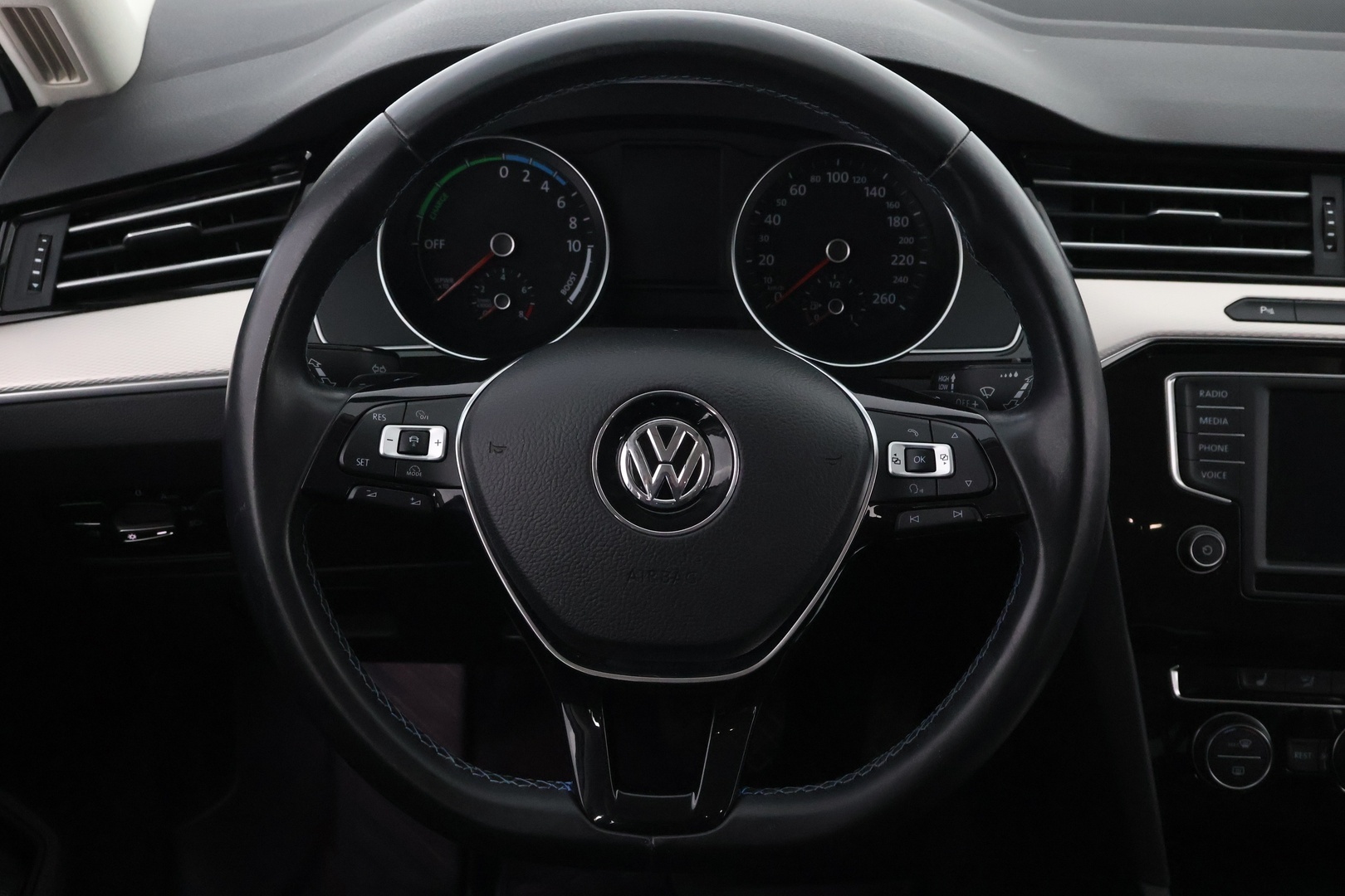 VOLKSWAGEN Passat 2016