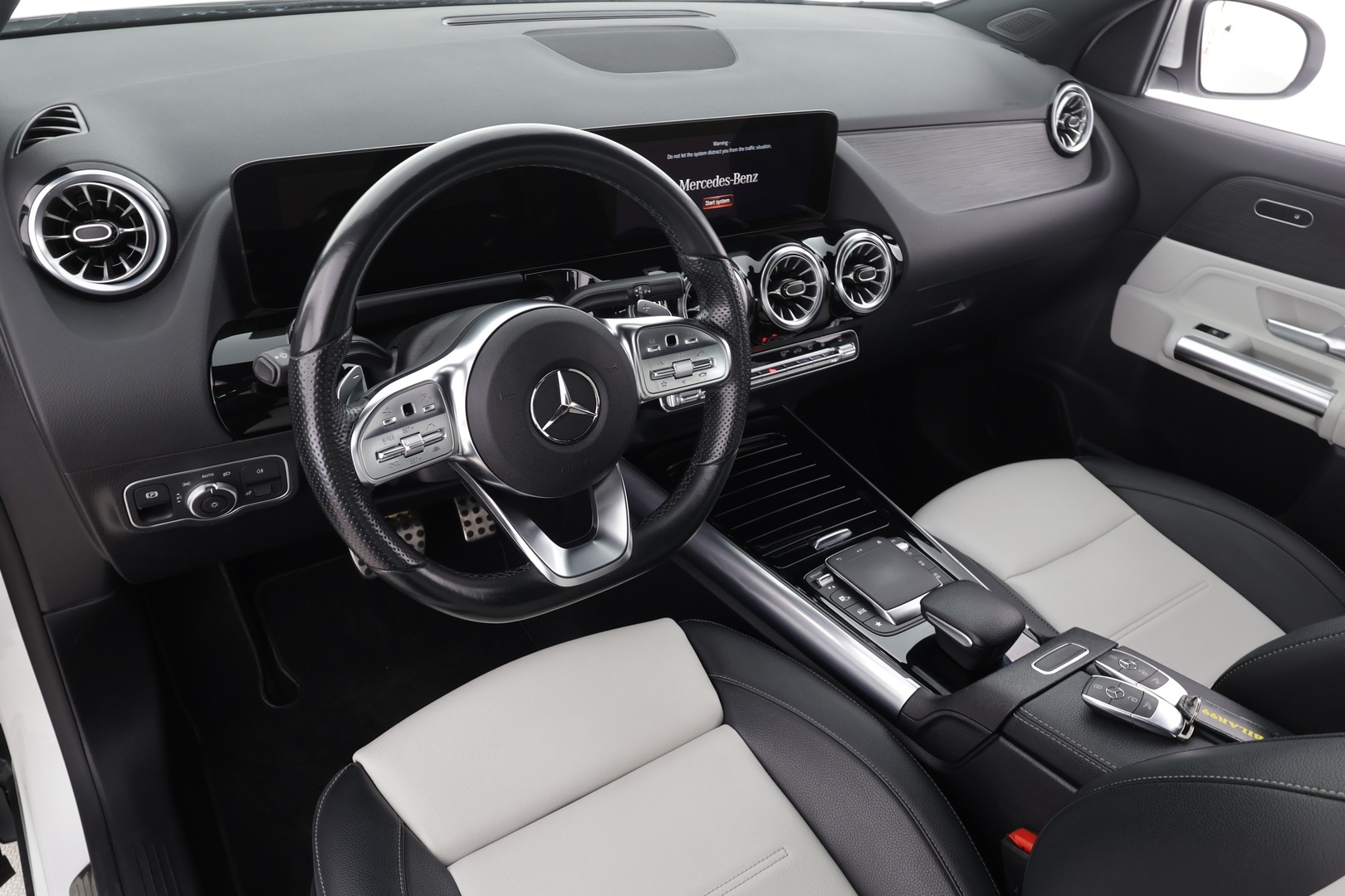 MERCEDES-BENZ GLA 2023