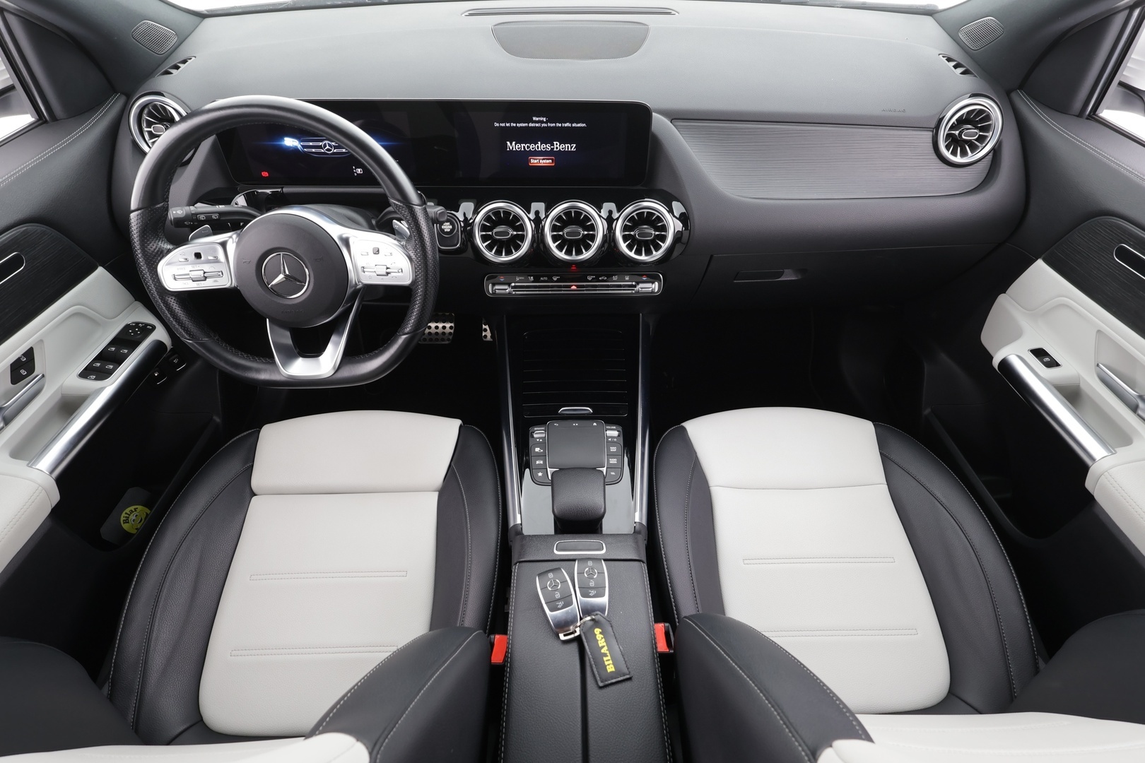 MERCEDES-BENZ GLA 2023