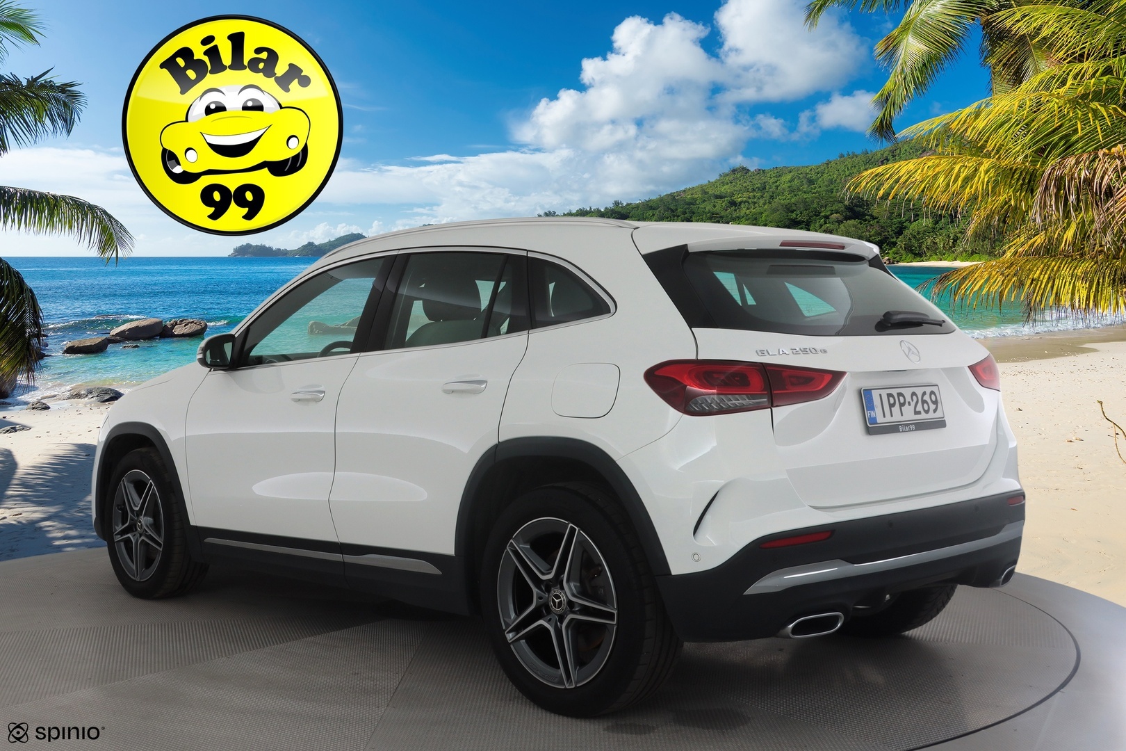 MERCEDES-BENZ GLA 2023