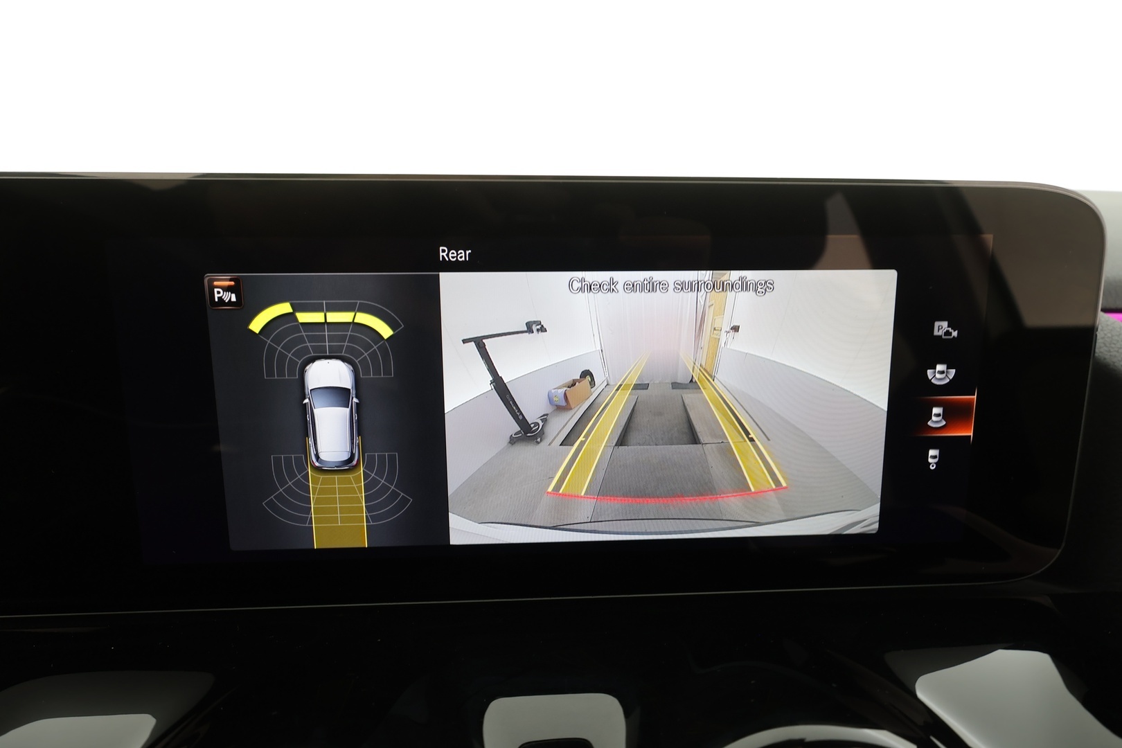 MERCEDES-BENZ GLA 2023