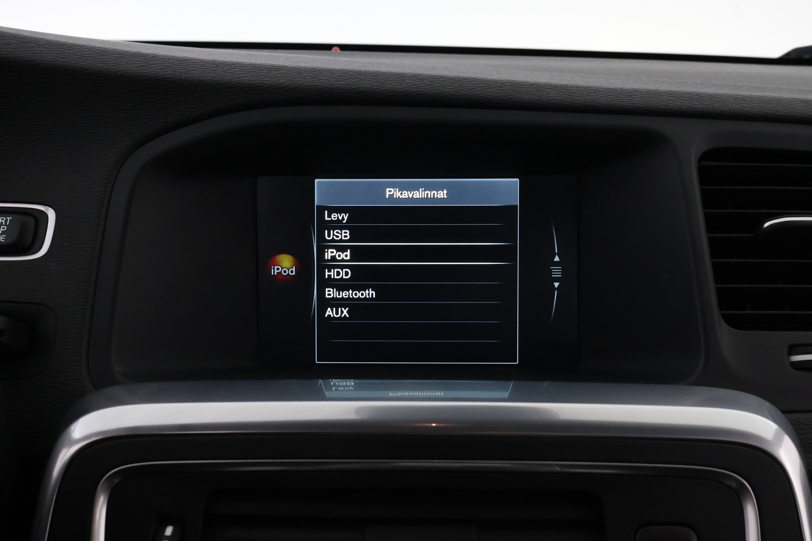 VOLVO V60 Cross Country 2016