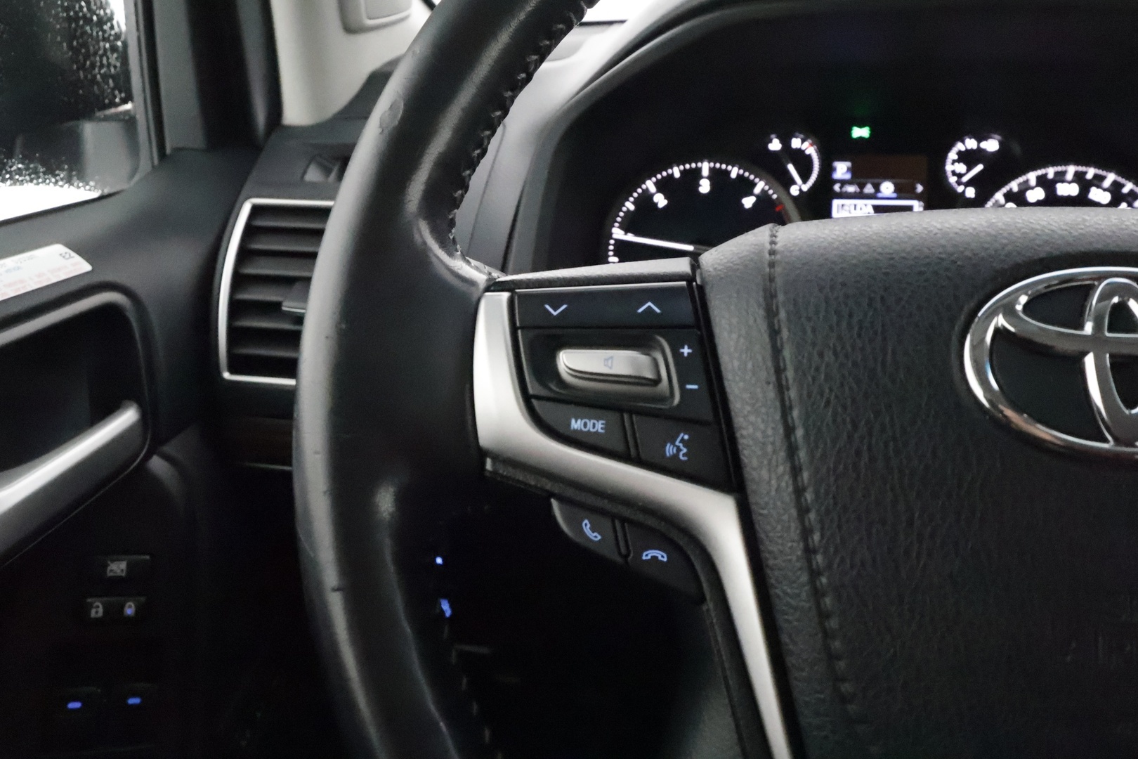 TOYOTA LAND CRUISER 2018
