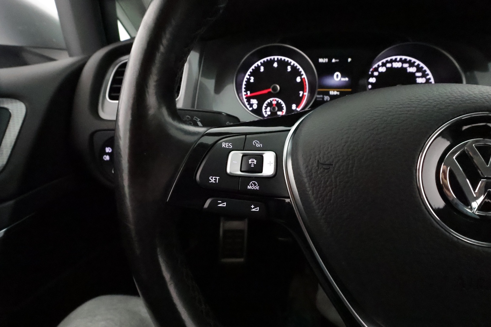 VOLKSWAGEN GOLF 2016