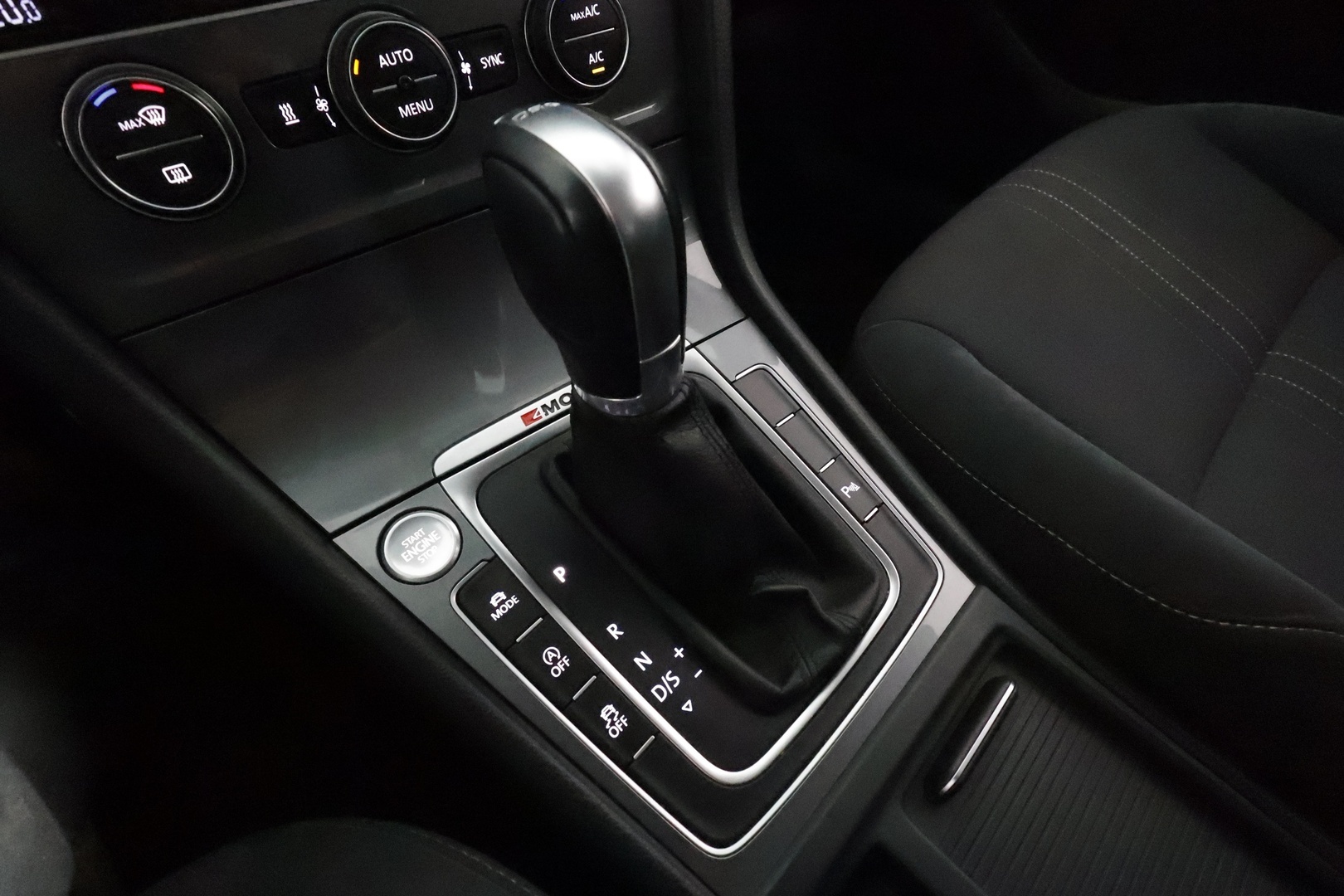 VOLKSWAGEN GOLF 2016