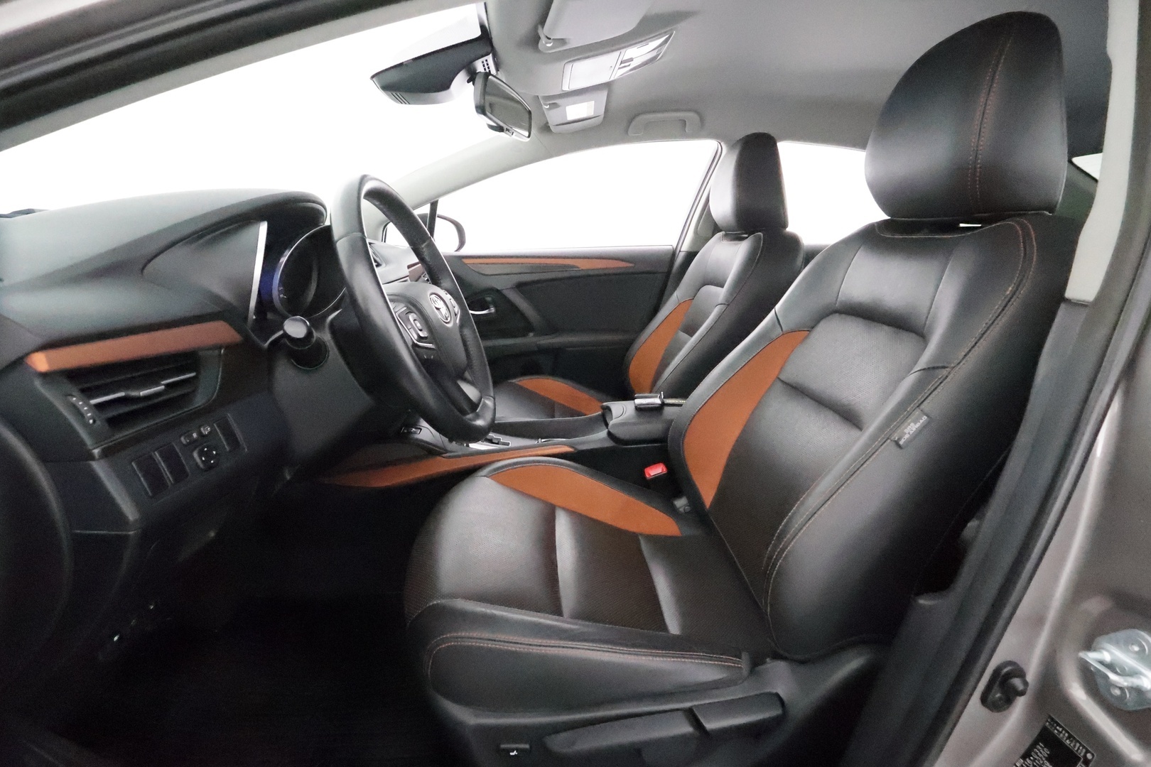 TOYOTA Avensis 2016