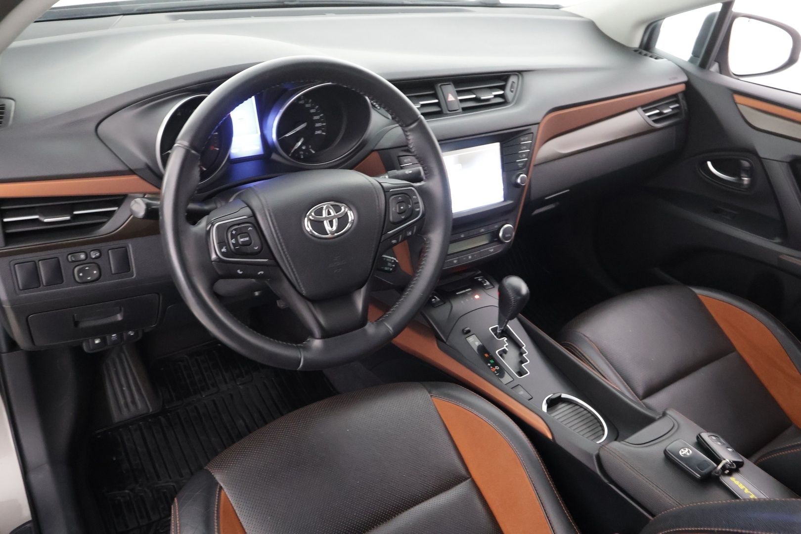 TOYOTA Avensis 2016