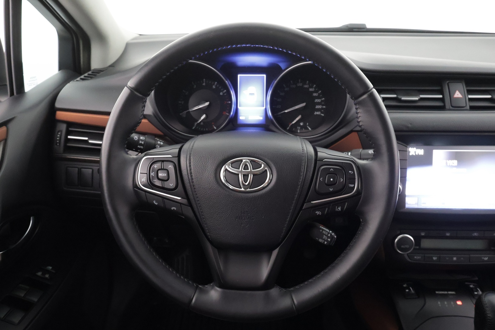 TOYOTA Avensis 2016