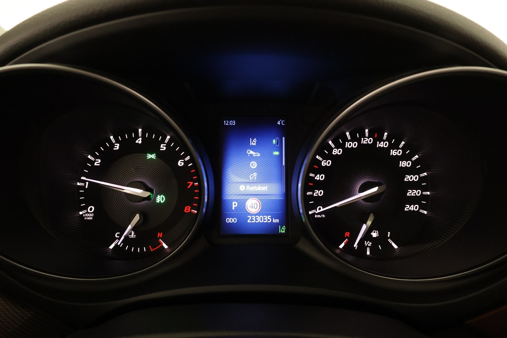 TOYOTA Avensis 2016