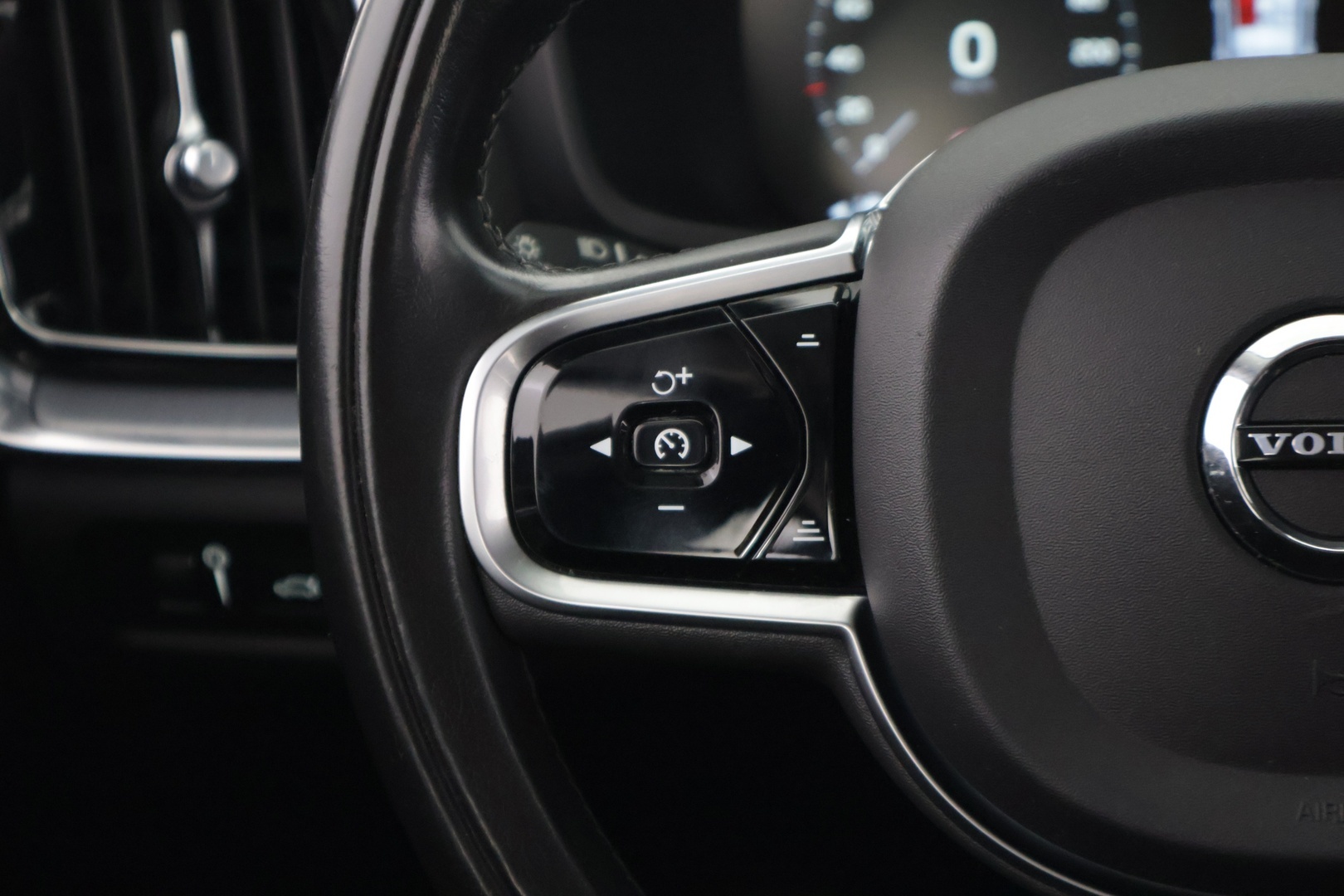 VOLVO V60 2020