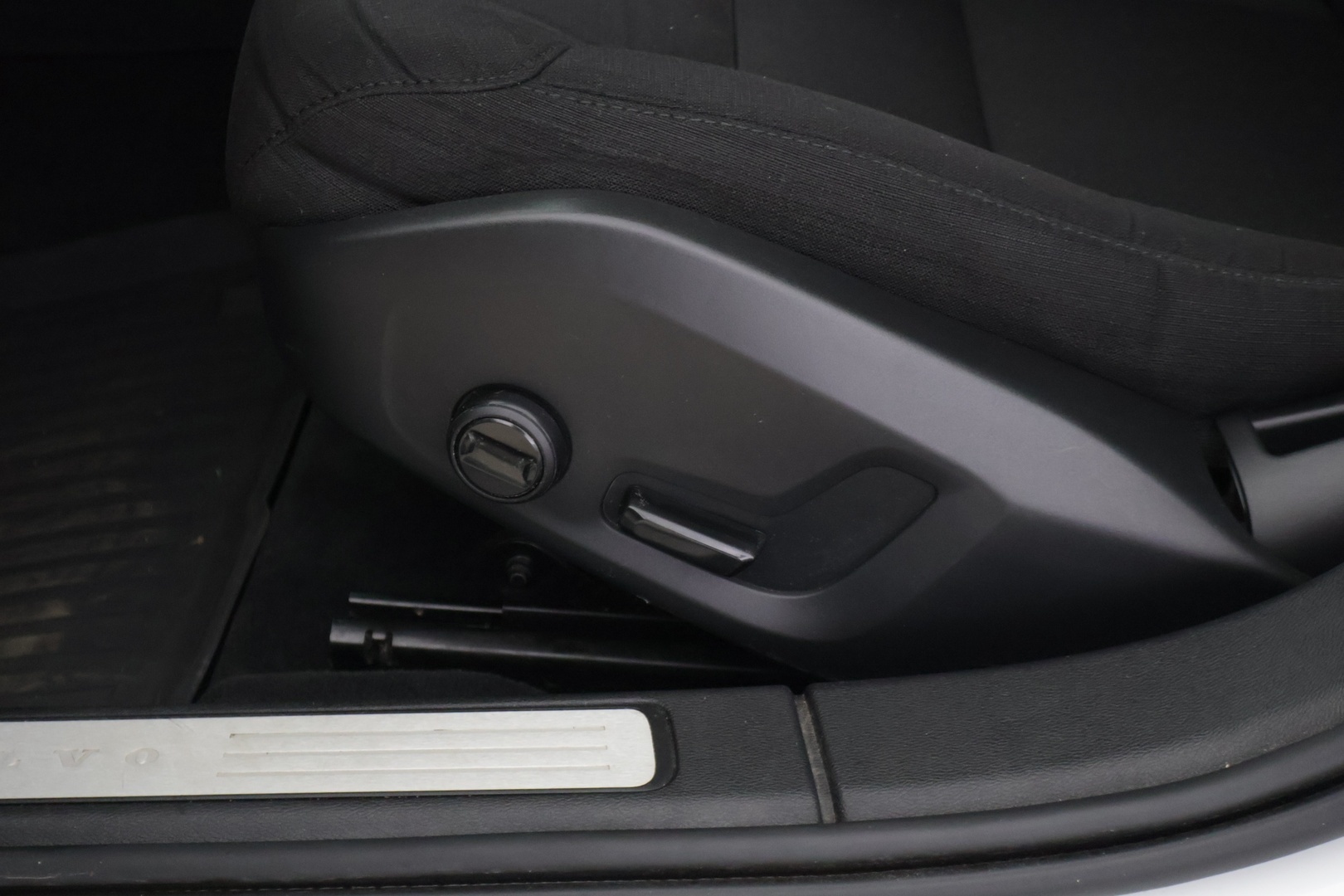VOLVO V60 2020