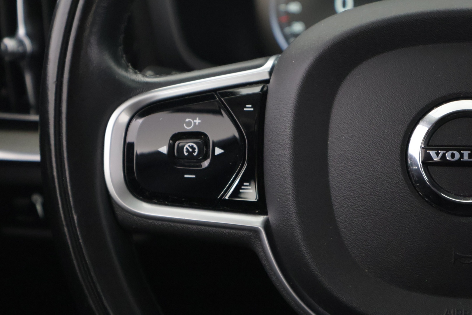 VOLVO V60 2020