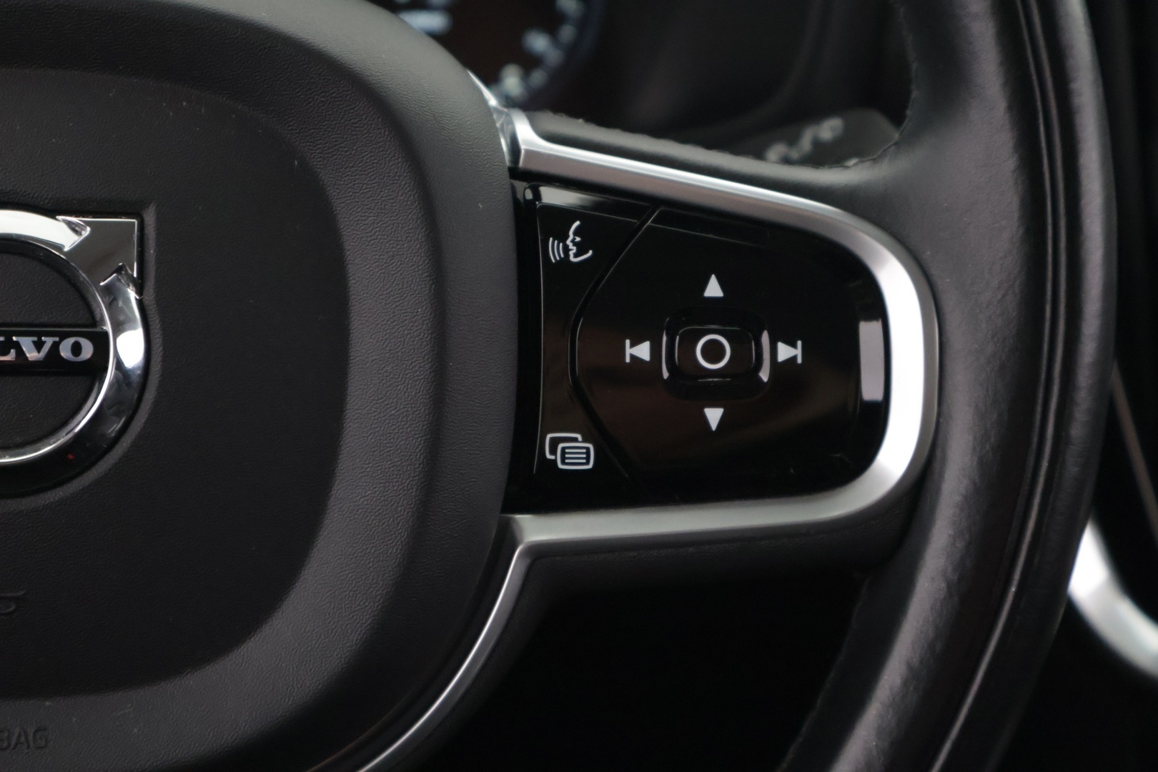 VOLVO V60 2020