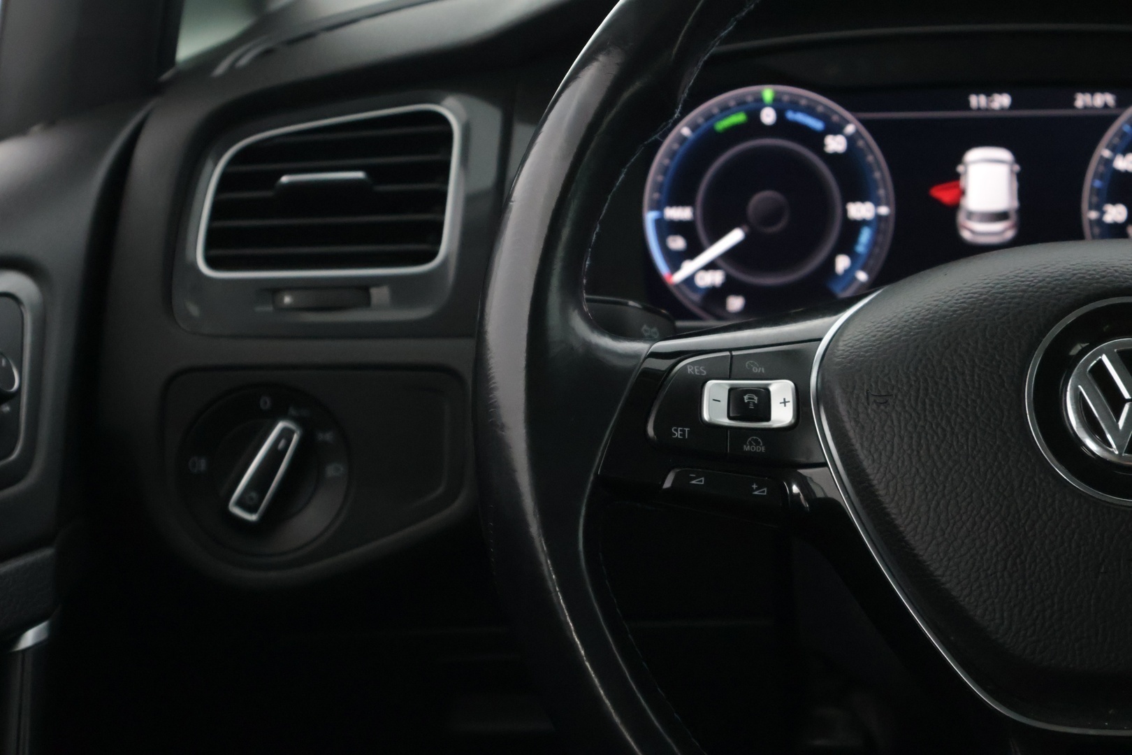 VOLKSWAGEN Golf 2018
