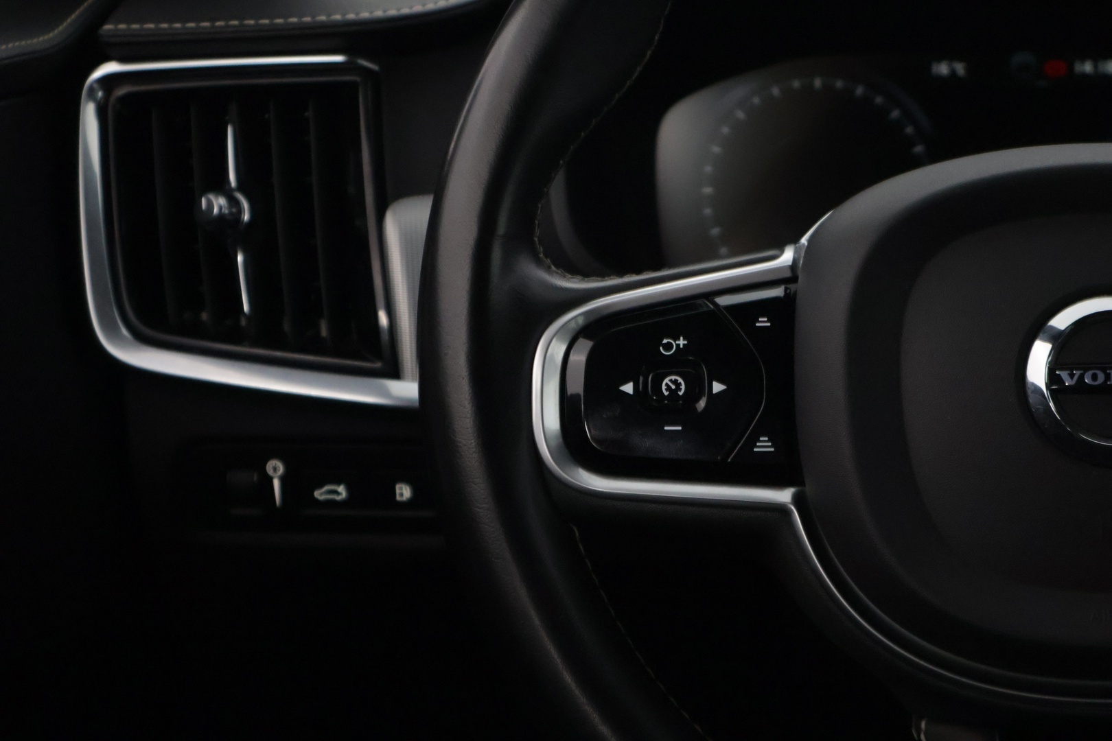 VOLVO V90 2020