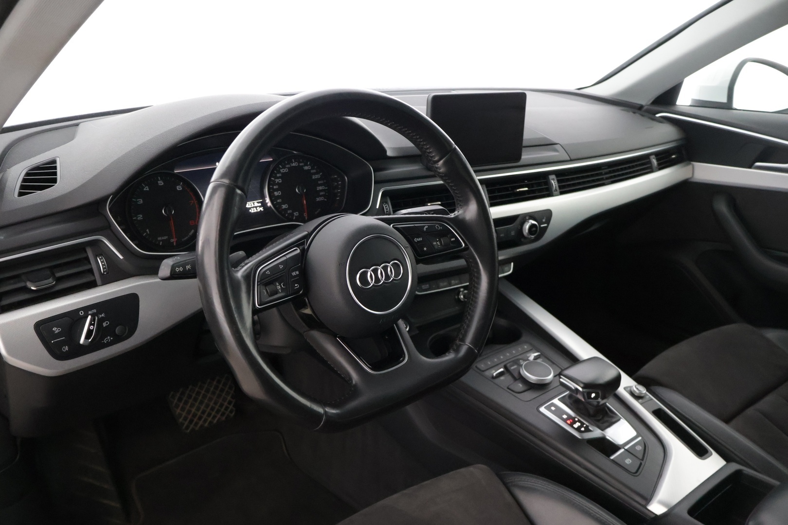 AUDI A4 2016